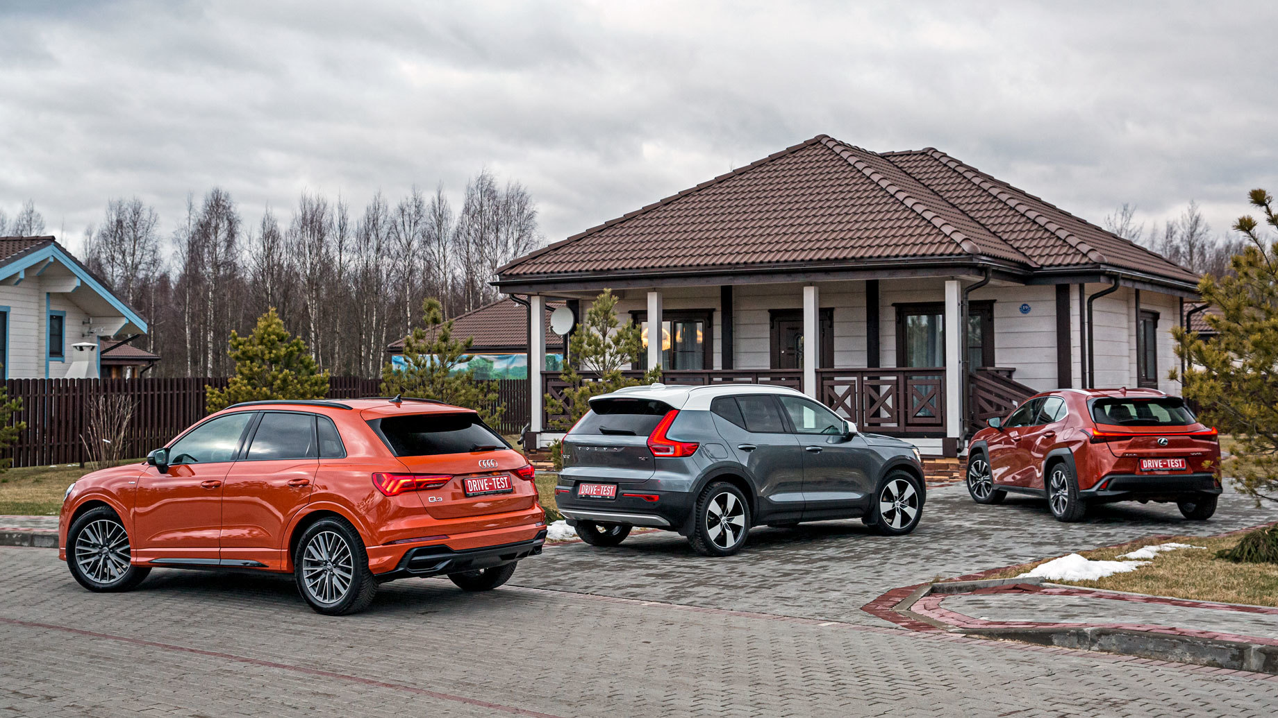             Гарантийный срок Audi достигает четырёх лет при лимите в 120 000 км. Volvo и Lexus дают по три года или сто тысяч. При этом шведы требуют проводить ТО каждые 20 000 км, немцы — 15 000, а японский кроссовер нужно гонять к дилеру раз в десять тысяч.
