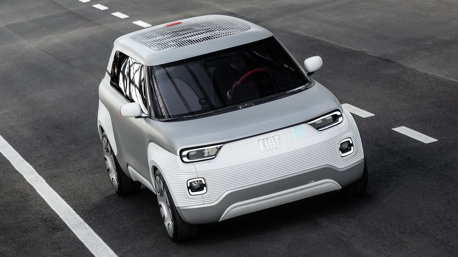 Серджио Маркионне успел <a href="/e/Bvz0wEAAADc" class="c-link">поставить</a> FIAT на рельсы электрификации. Уже появились умеренные <a href="/e/B6JNwEAABbA" class="c-link">гибриды</a>, в этом году выйдет новый <a href="/e/B5t9gEAAAY8" class="c-link">Fiat 500e</a>, а за ним должна последовать серийная версия концепта <a href="/e/B0tlwEAABbw" class="c-link">Centoventi</a> (на фото). Пока что FCA вынужденно <a href="/e/B1SqwEAAAFc" class="c-link">покупает</a> «углеродные квоты» у Теслы.