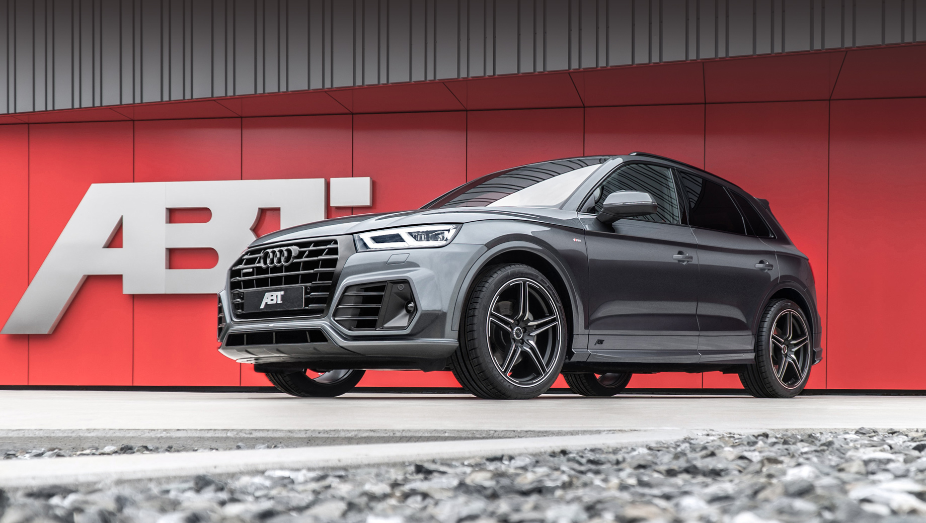 Audi q5. Автомобиль в таком исполнении появится в российских шоу-румах в феврале нынешнего года.