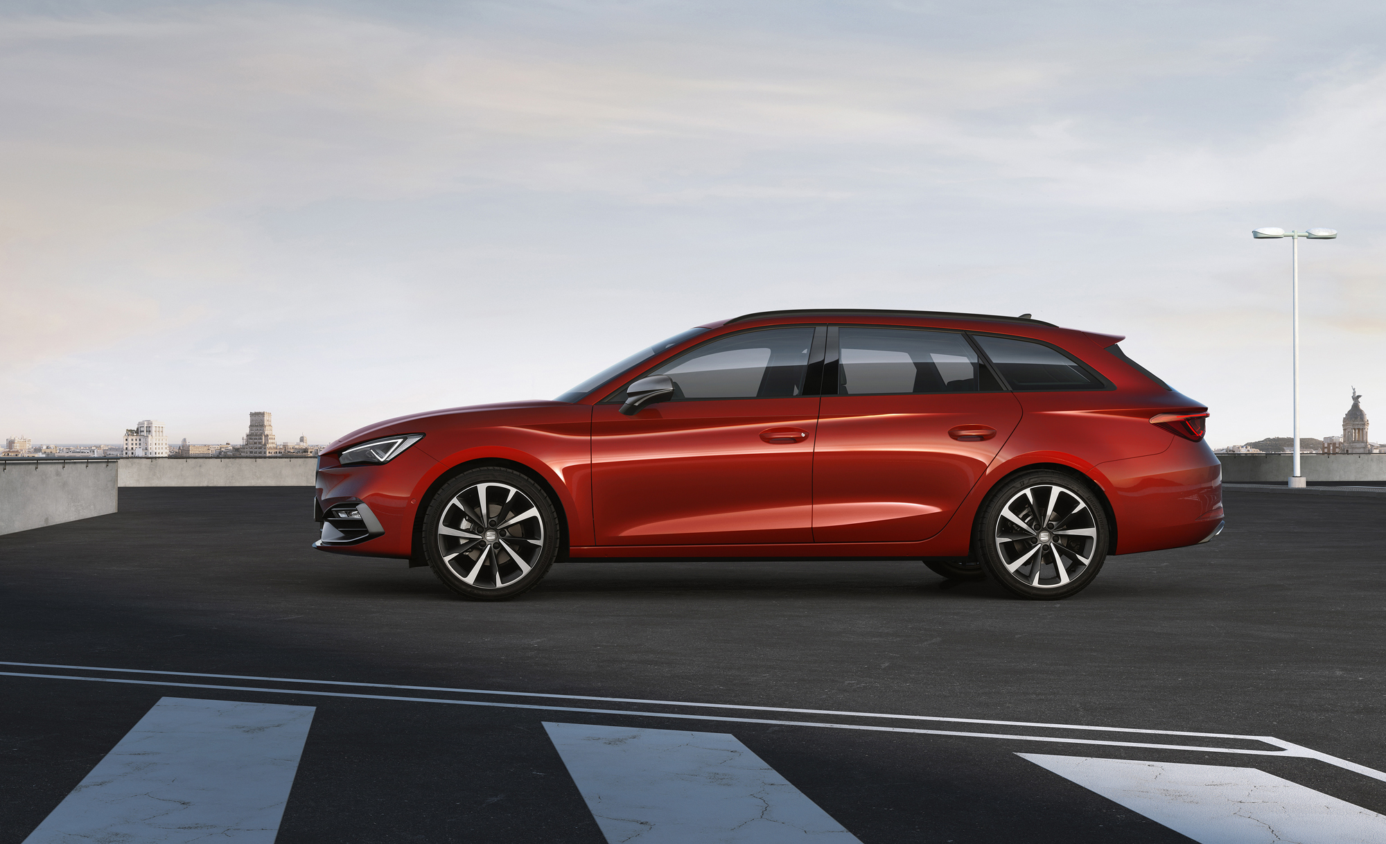 Новый Seat Leon облёк технику Гольфа в яркую обёртку — ДРАЙВ