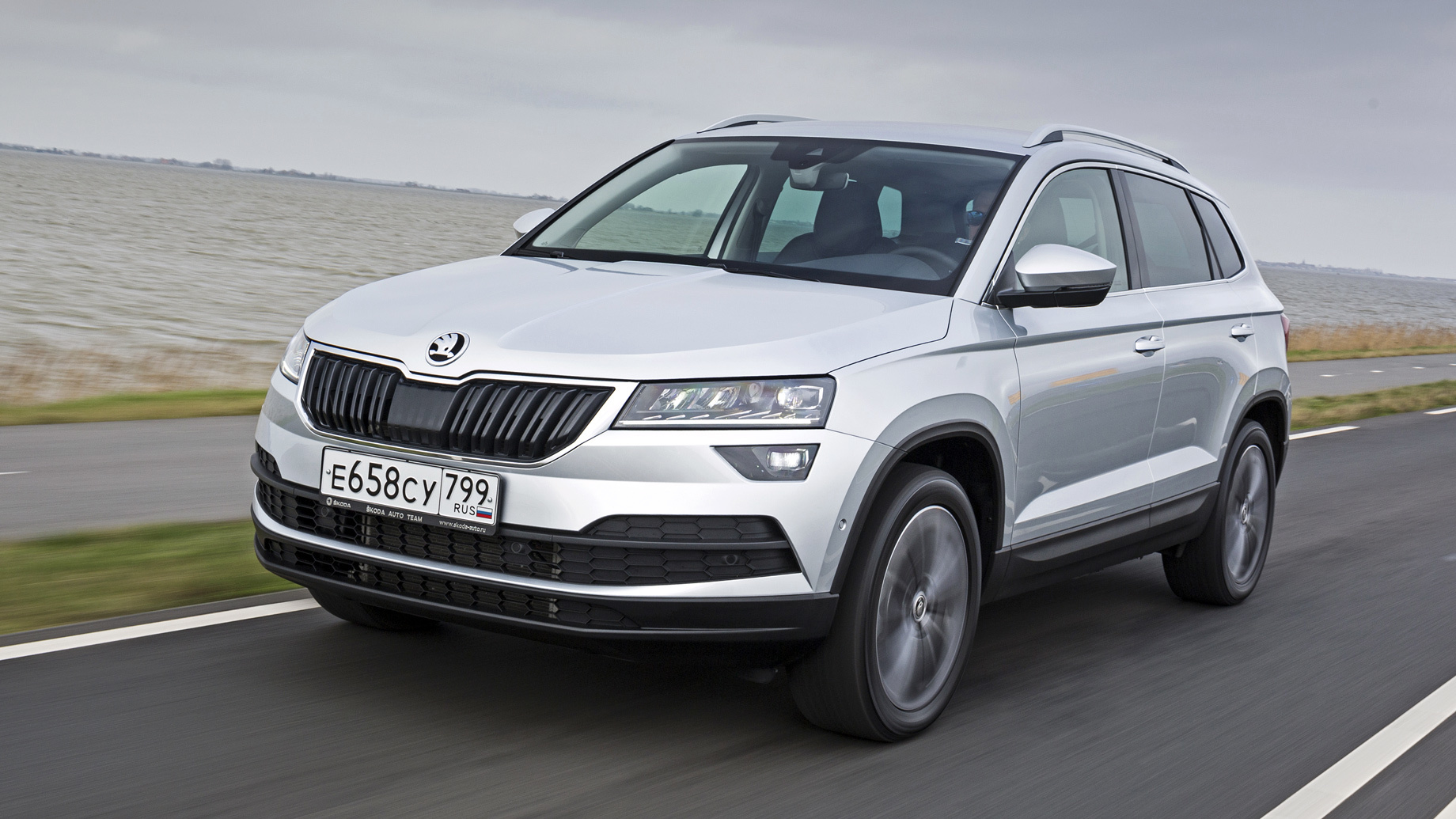 Skoda Karoq 2022-2021 купить у официального дилера, цены и комплектации нового Шкода Карок в РОЛЬФ