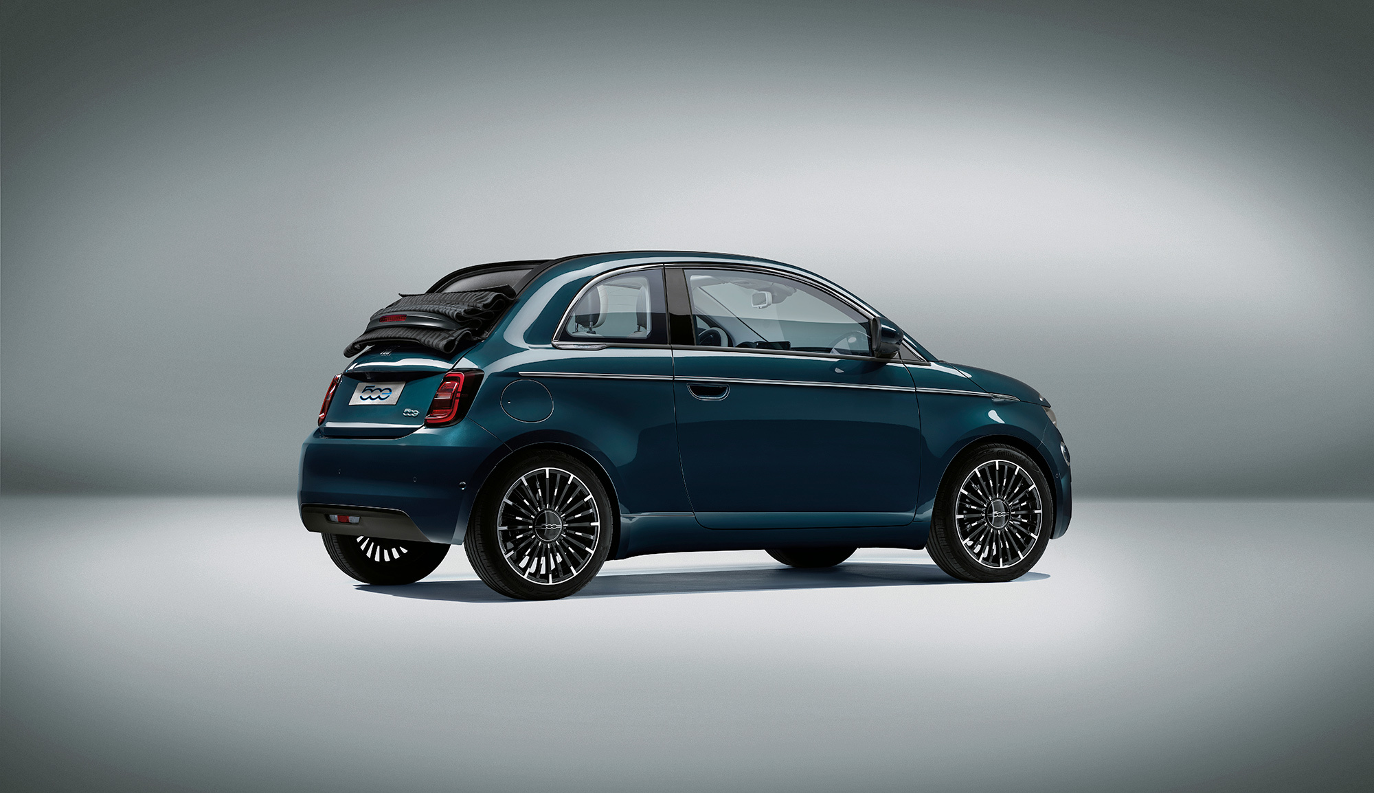 Новый электрокар Fiat 500 порадовал запасом хода — ДРАЙВ