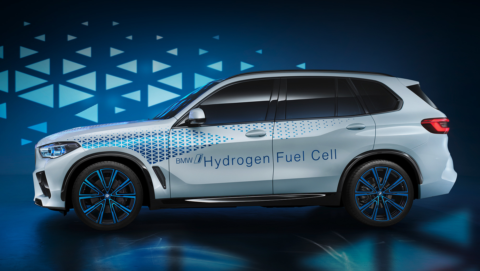 Bmw i hydrogen next. Мелкосерийный BMW i Hydrogen Next является частью глобальной стратегии концерна Number One &gt; Next, в рамках которой к 2025 году в модельном ряду BMW должно быть 25 гибридов и 12 электрокаров, среди которых iX3, iNext, i4 и i5.