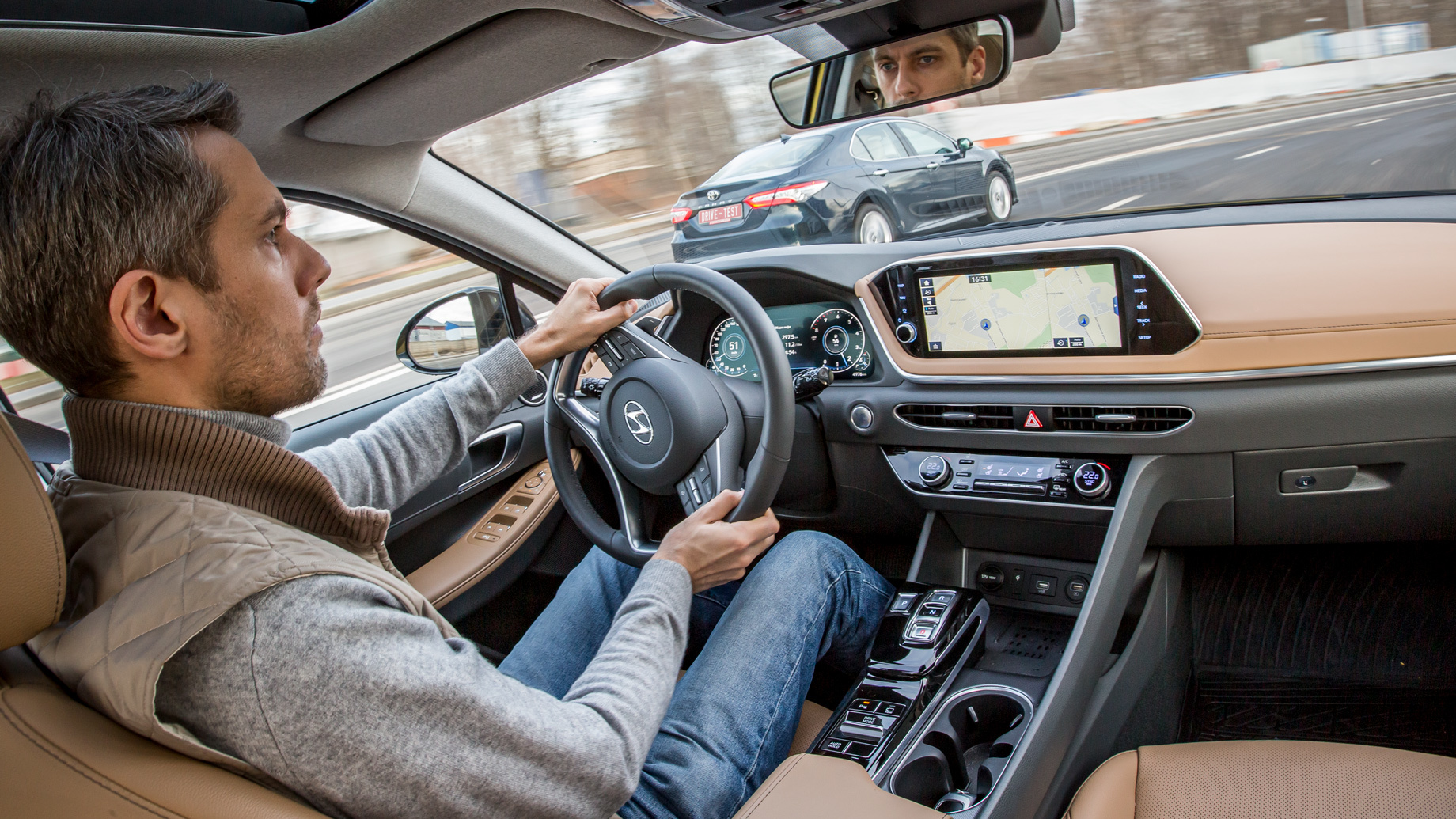 Сравнительный тест: Hyundai Sonata против Toyota Camry — выбор между комфортом и оснащением