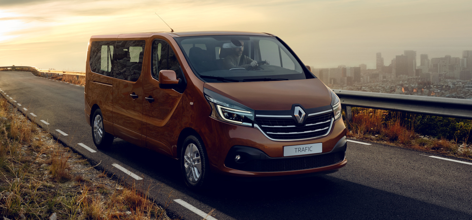 Вэн Renault Trafic преобразится снаружи и внутри — ДРАЙВ