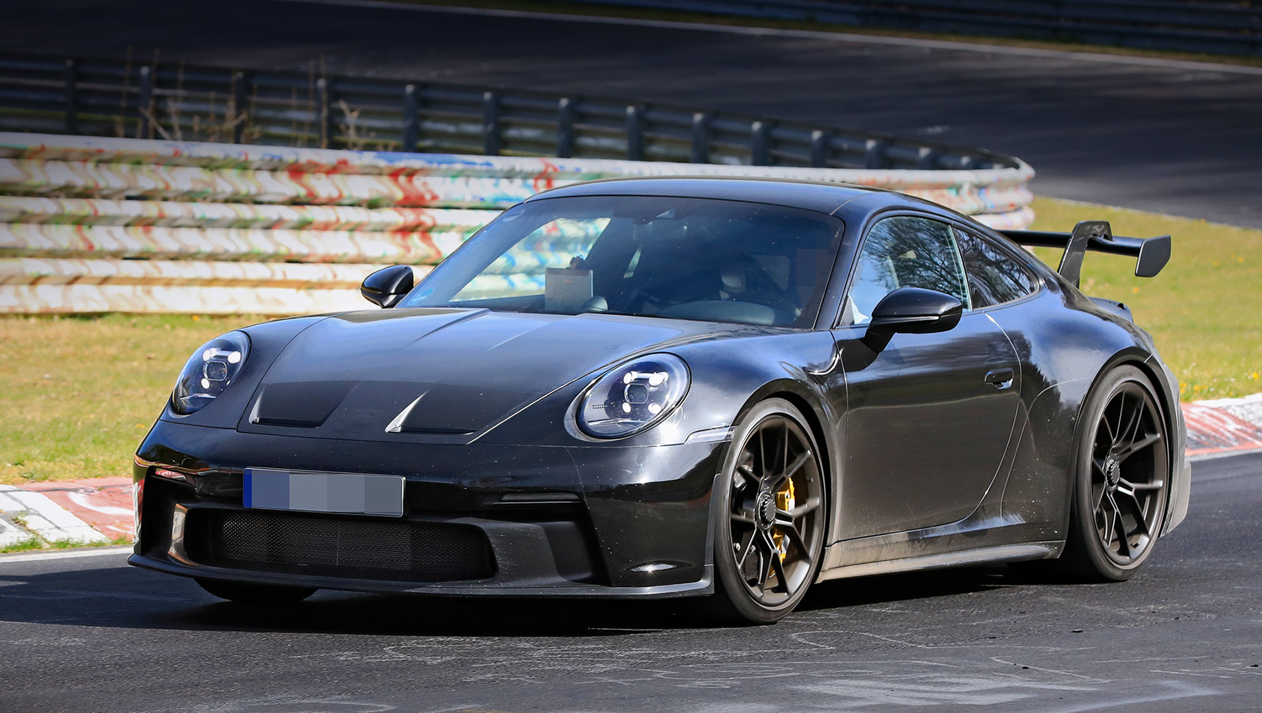 Porsche 911,Porsche 911 gt3. Предположительно, Porsche 911 GT3 следующей генерации дебютирует в четвёртом квартале 2020 года. Начальная цена на спорткар в Германии будет около 160 тысяч евро (13 млн рублей). Для сравнения, прежний 500-сильный GT3 стоил 153 тысячи евро (12,4 млн рублей).