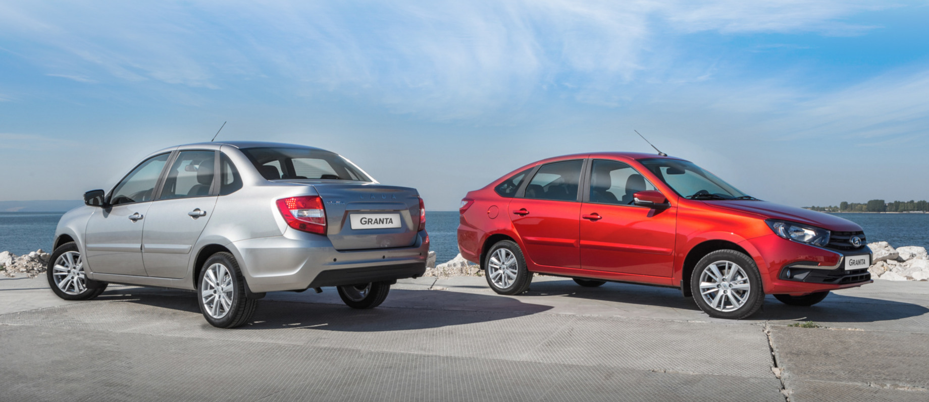             Самая популярная в России марка Lada в апреле продала 10 055 автомобилей (сюда включены и 659 <a href="/e/B72OwEAABOk" class="c-link">Нив</a>, которые пока ещё не успели получить значок Лады и реализуются под брендом Chevrolet). Это на 69% меньше, чем годом ранее. Наибольшим спросом пользуется семейство <a href="/e/B8CUAEAAAMw" class="c-link">Гранты</a> (3058 штук).
