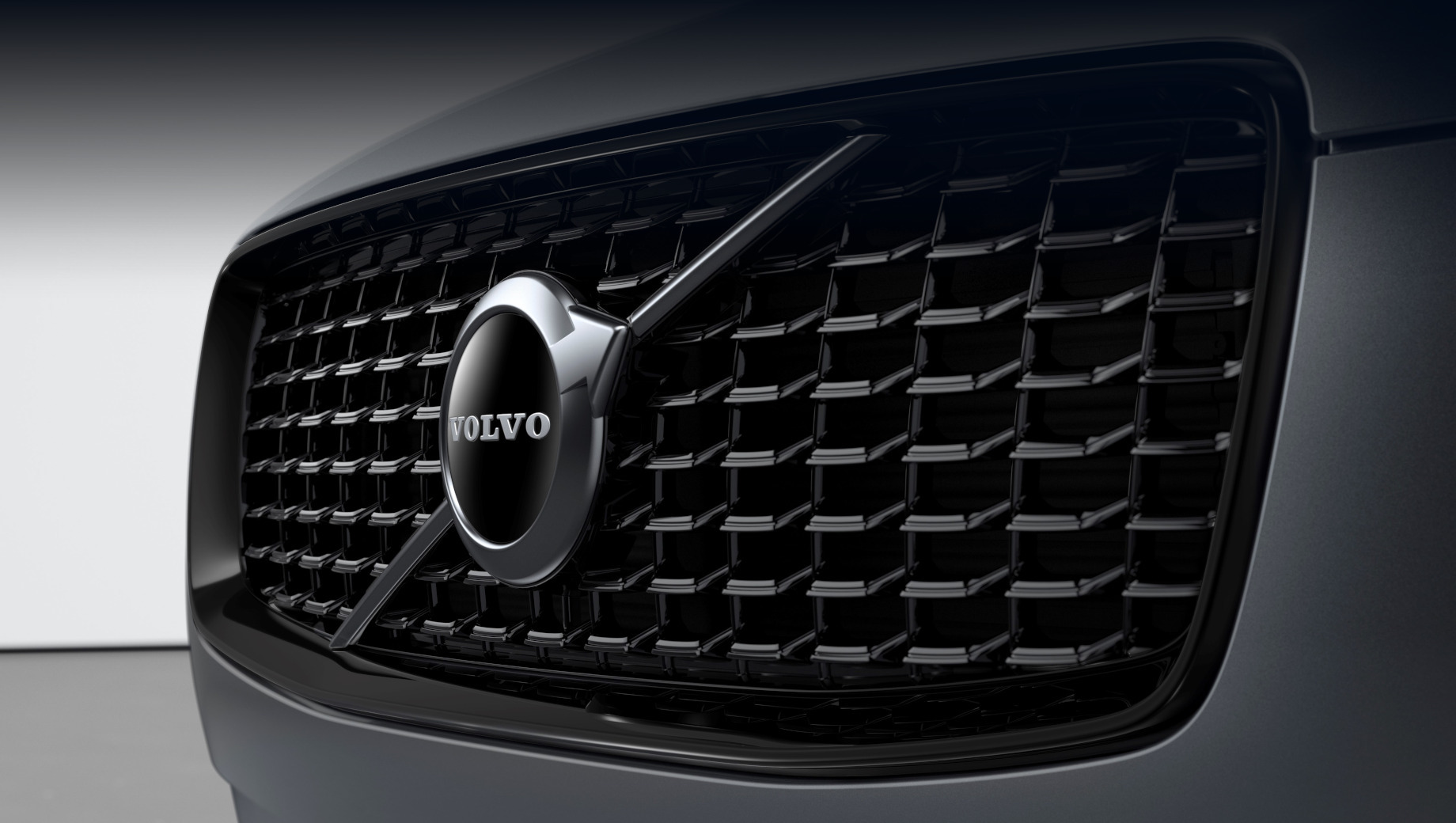 Volvo xc90,Volvo xc100. Словом Recharge, согласно проведённой прошлой осенью реформе индексов, Volvo обозначает как гибридные модели с зарядкой от сети, так и чистые электрокары. В случае с флагманским паркетником XC100 речь о втором варианте.