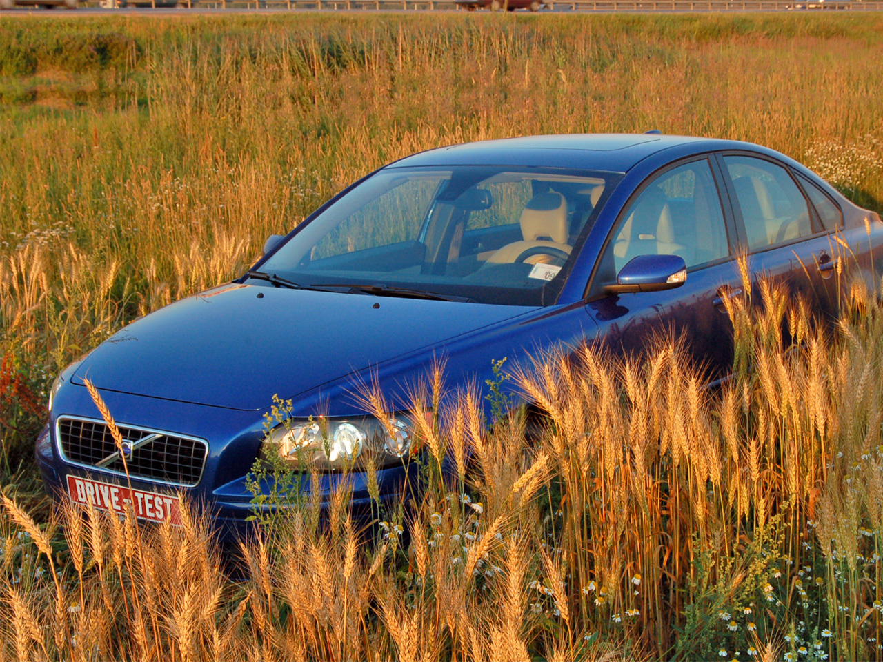 Спорт и динамика. Сравниваем BMW 320i с Volvo S40 — ДРАЙВ