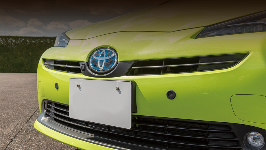 Toyota prius,Toyota mark x,Toyota sai,Toyota crown. Новый помощник работает в кооперации с уже существующим устройством Intelligent Clearance Sonar (ICS), блокирующим ошибочное трогание с места перед препятствием (оно использует парковочные датчики). Но добавочная система работает и в обстановке, когда препятствий нет.