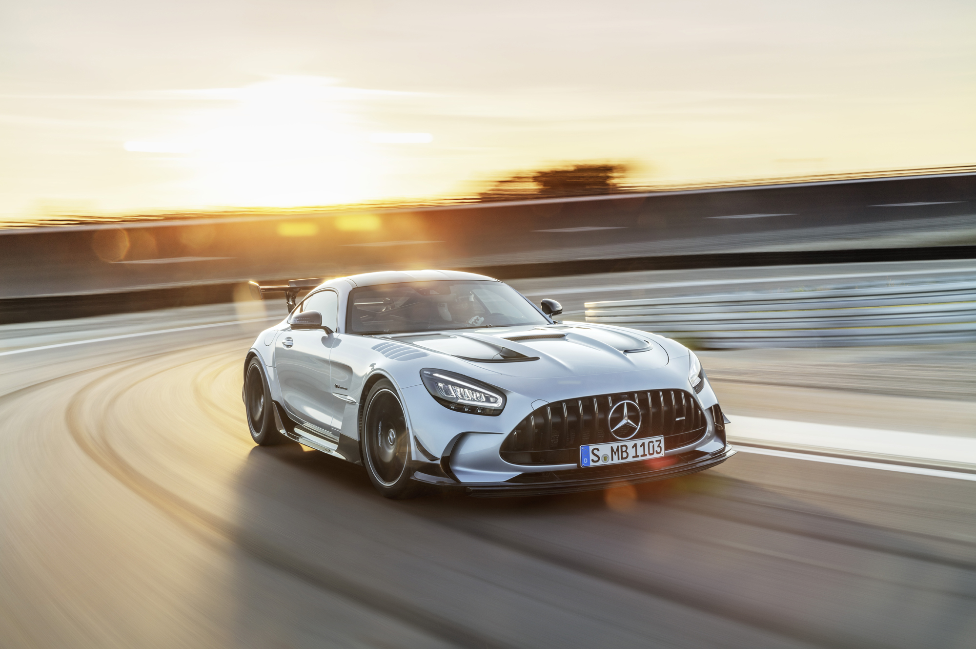 Мотор и аэродинамика выделили Mercedes-AMG GT Black Series — ДРАЙВ