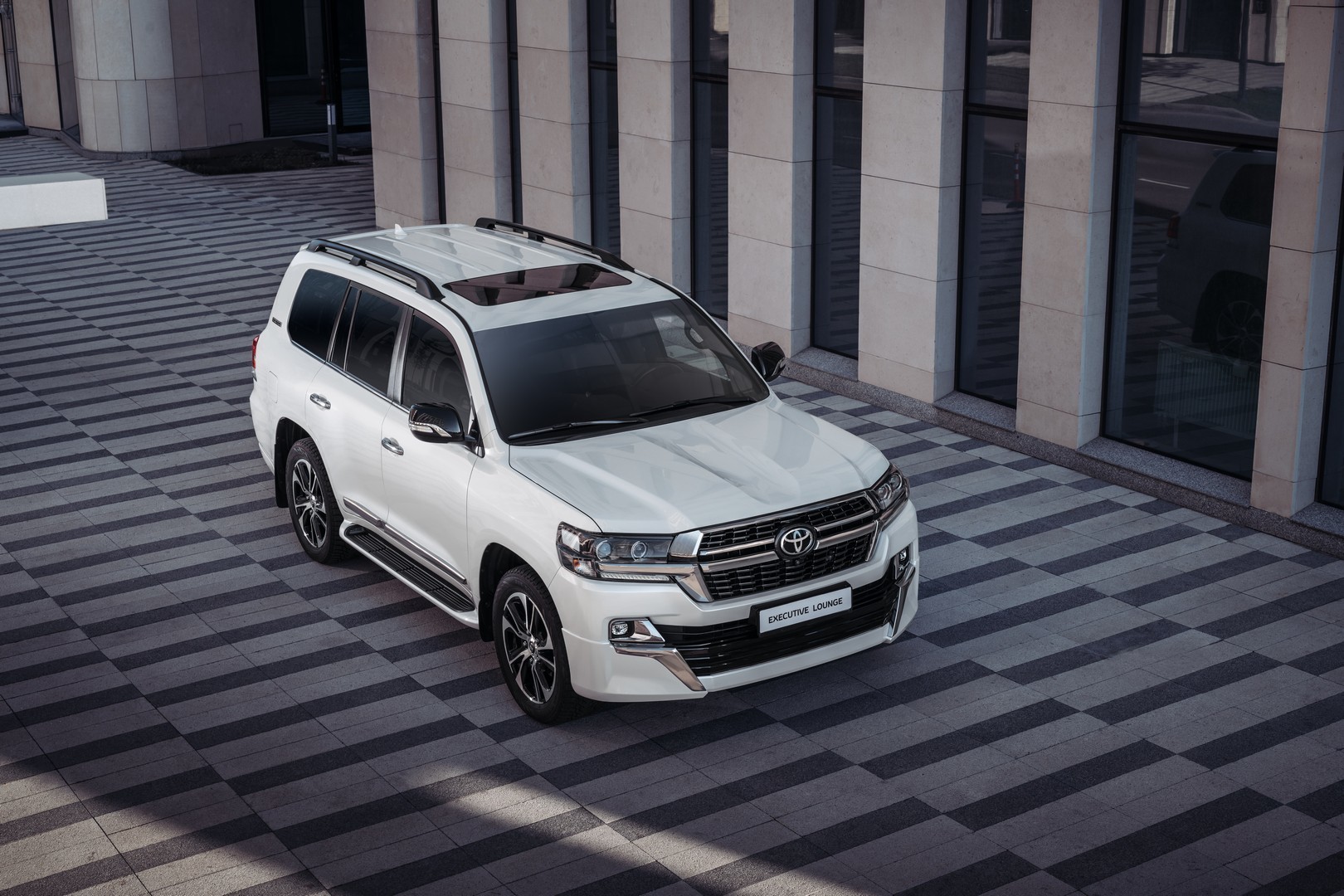 Модель Toyota Land Cruiser 200 Executive Lounge обновилась — ДРАЙВ