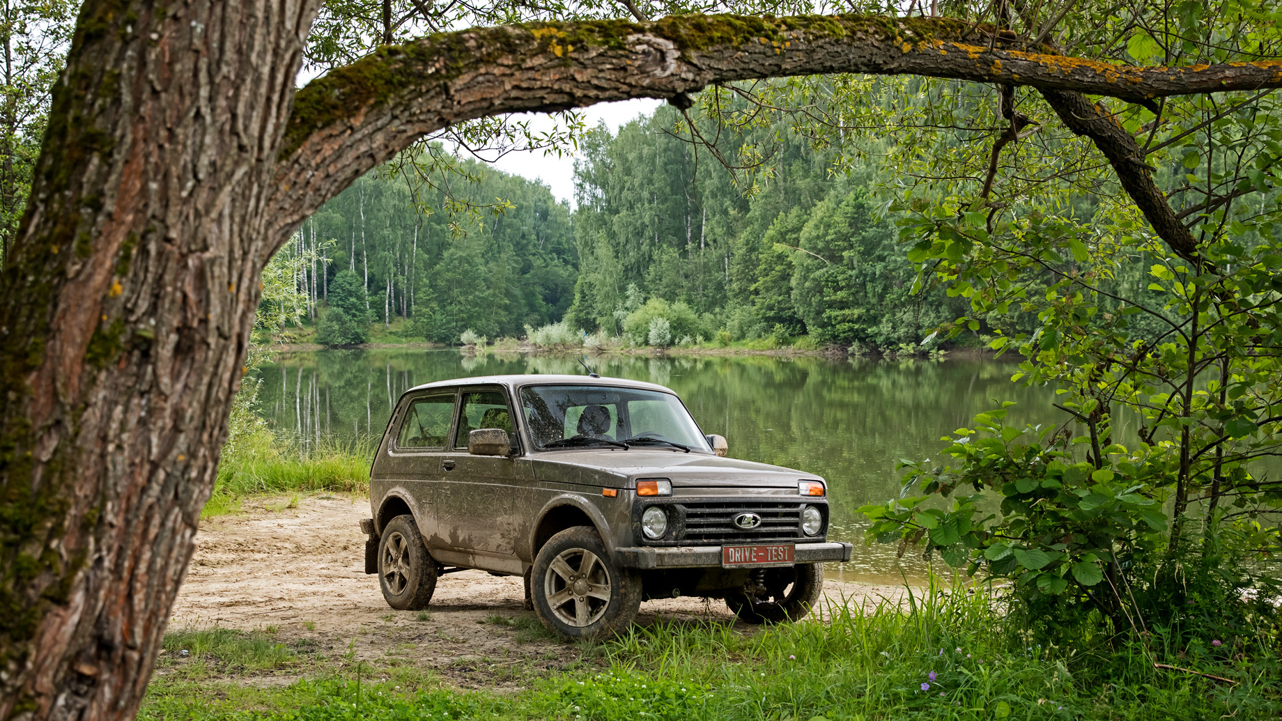 Лада 4x4 2121 Нива красная