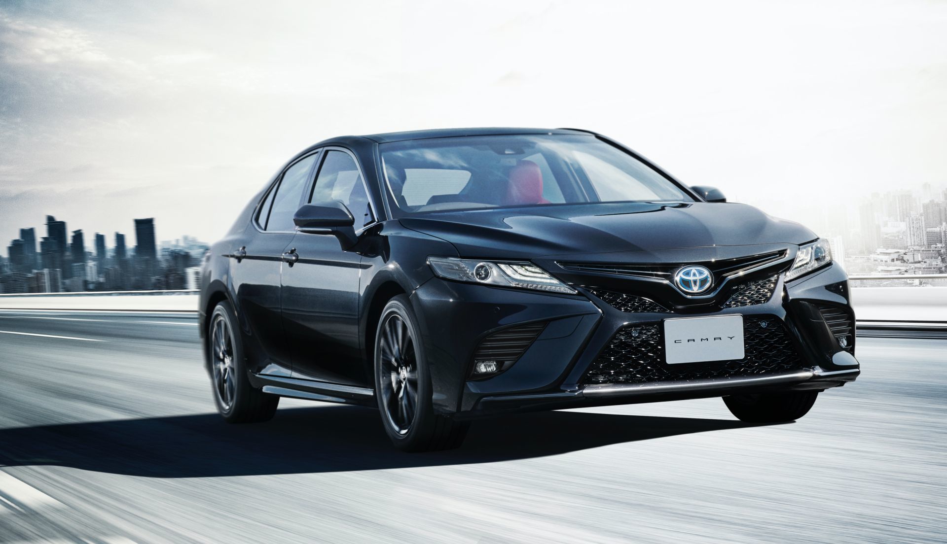 Toyota Camry отметила 40-летие версией WS Black Edition — ДРАЙВ