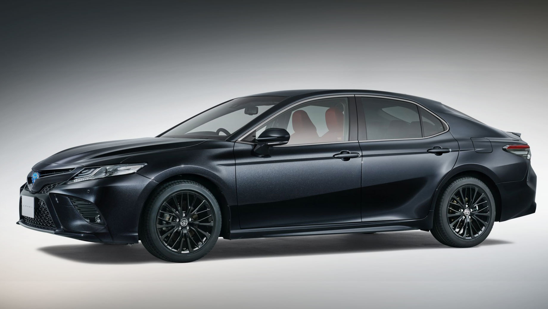 Toyota Camry отметила 40-летие версией WS Black Edition — DRIVE2