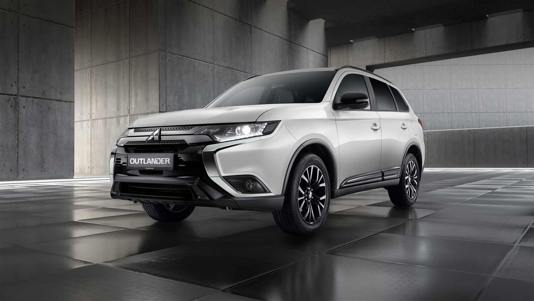 Mitsubishi Outlander Black Edition выделился декором — DRIVE2