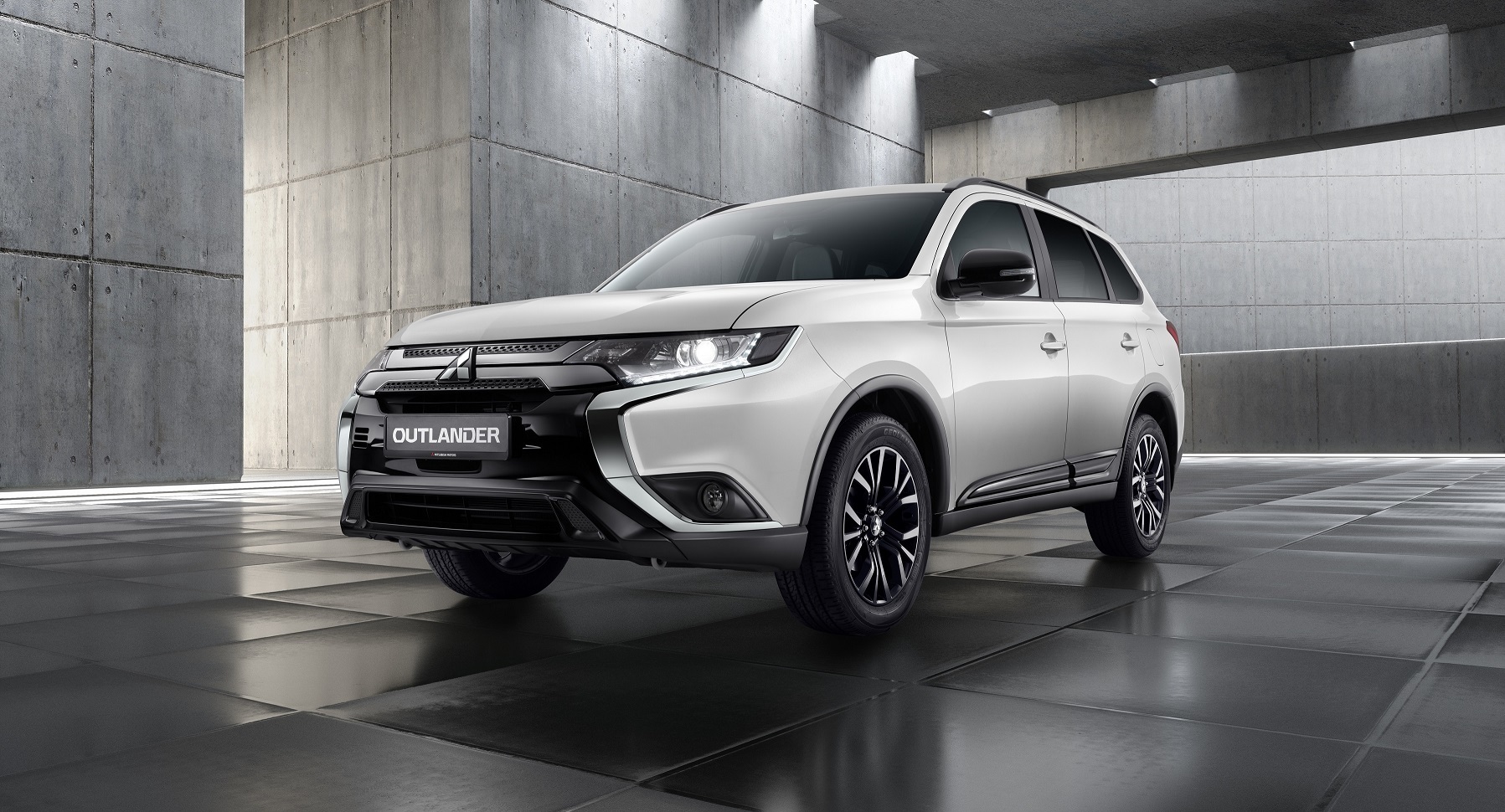 Mitsubishi Outlander Black Edition выделился декором — ДРАЙВ