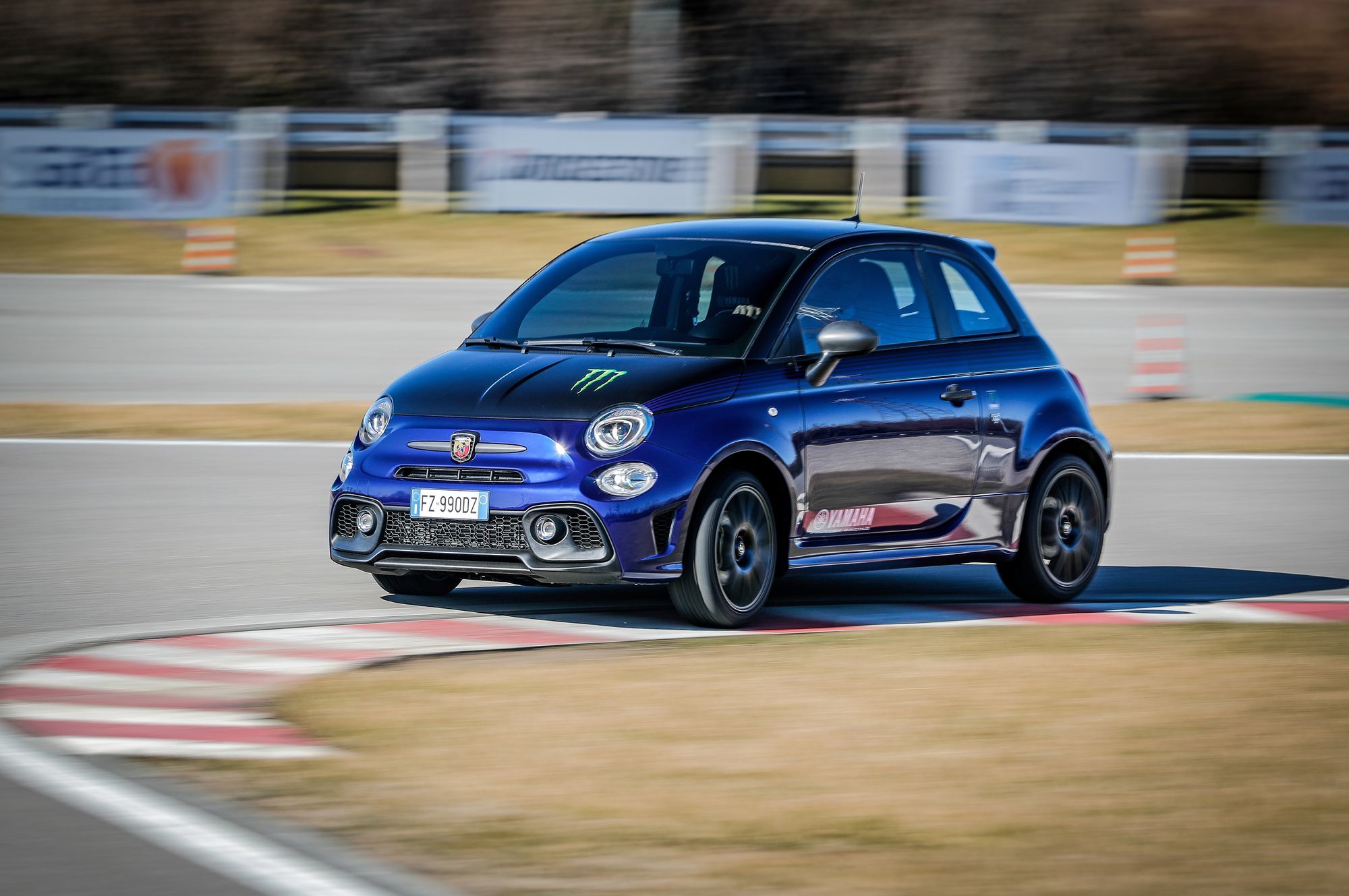 Хот-хэтч Abarth 595 обзавелся двумя спецверсиями — Авторевю