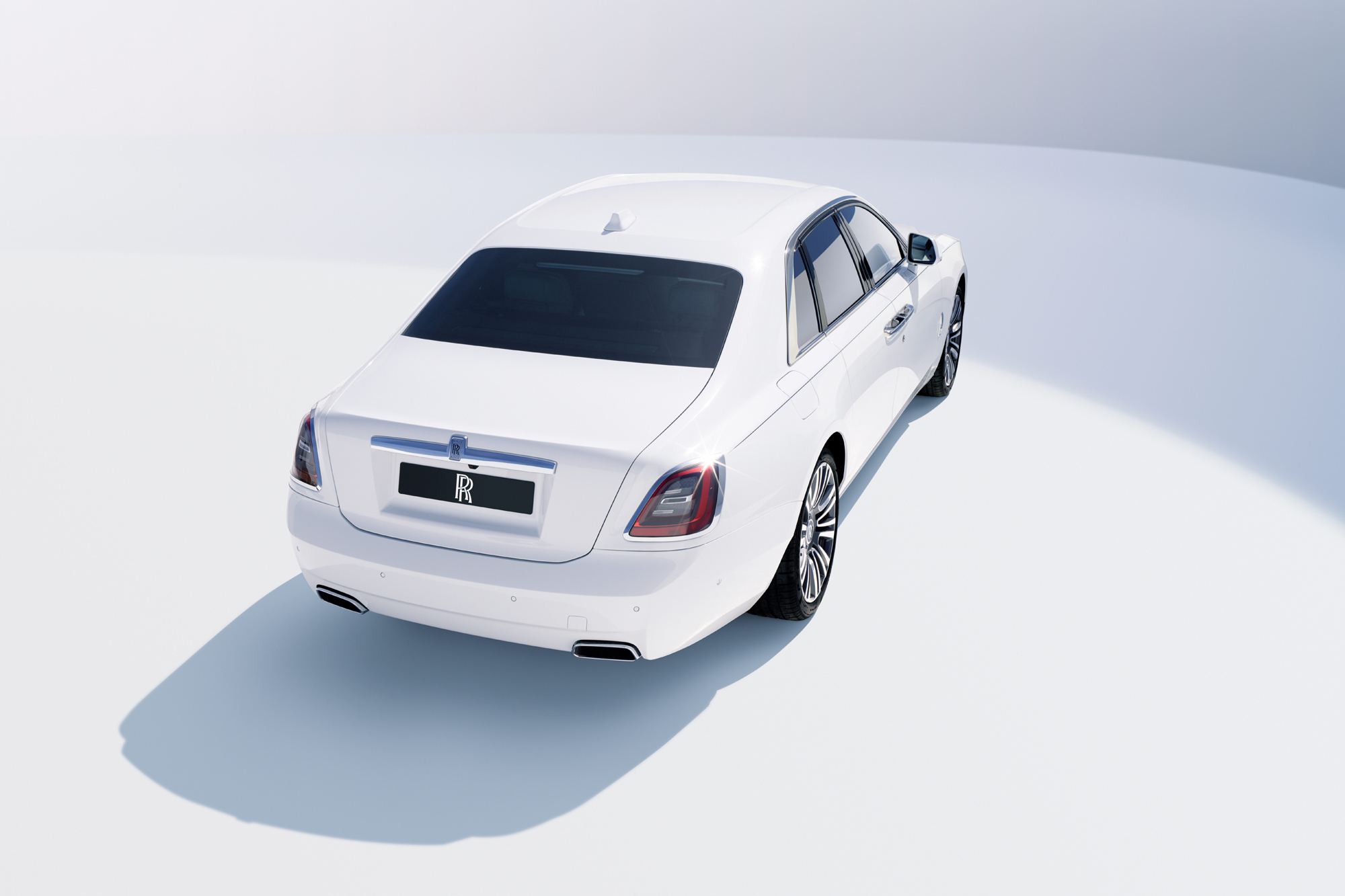 Rolls-Royce Ghost совместил комфорт с драйверским настроем — ДРАЙВ