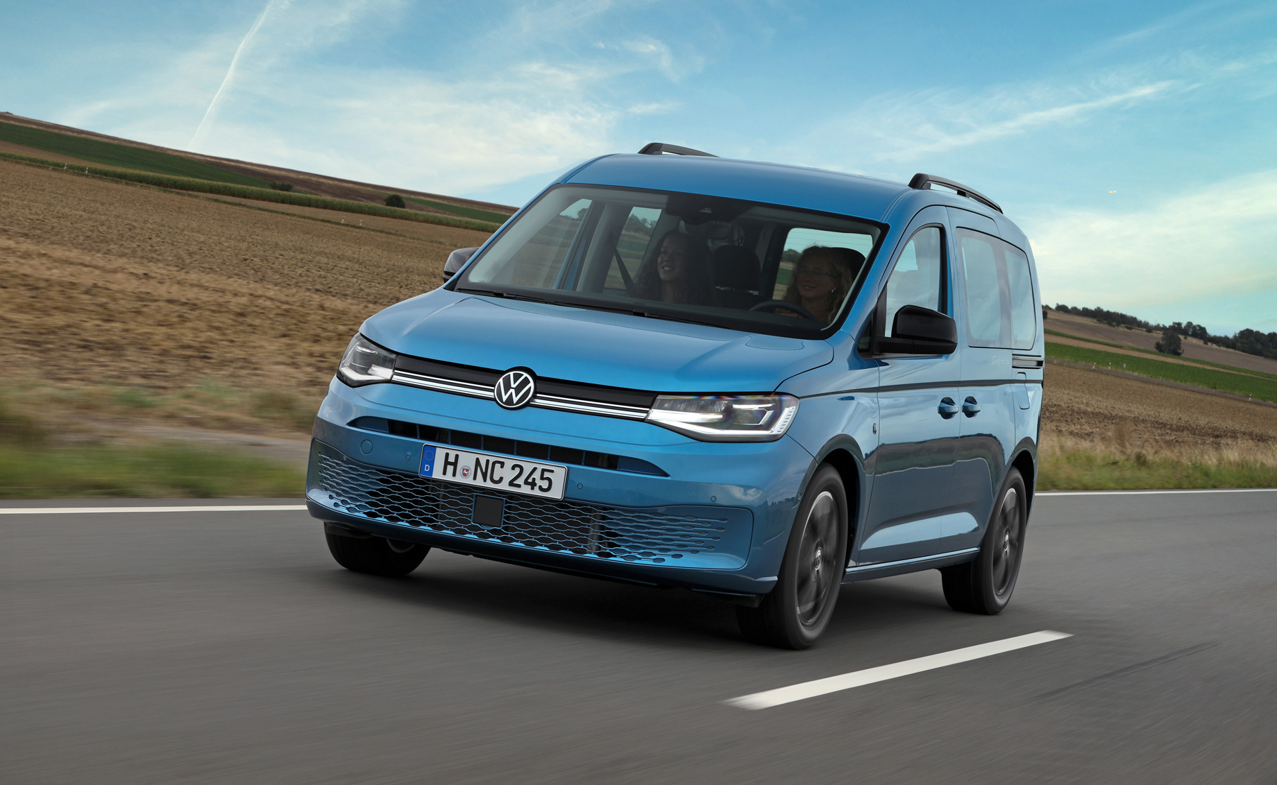 Volkswagen Caddy California предстал миниатюрным автодомом — ДРАЙВ