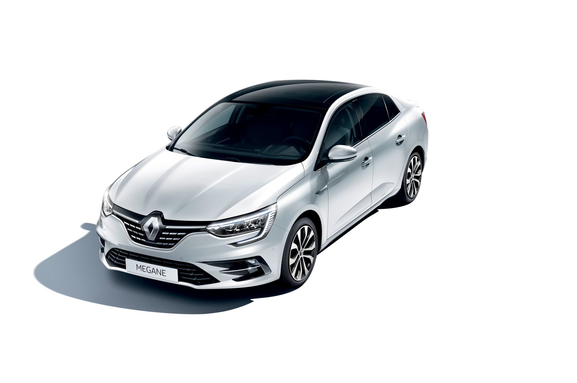 Обновлённый седан Renault Megane не стал гибридом — ДРАЙВ