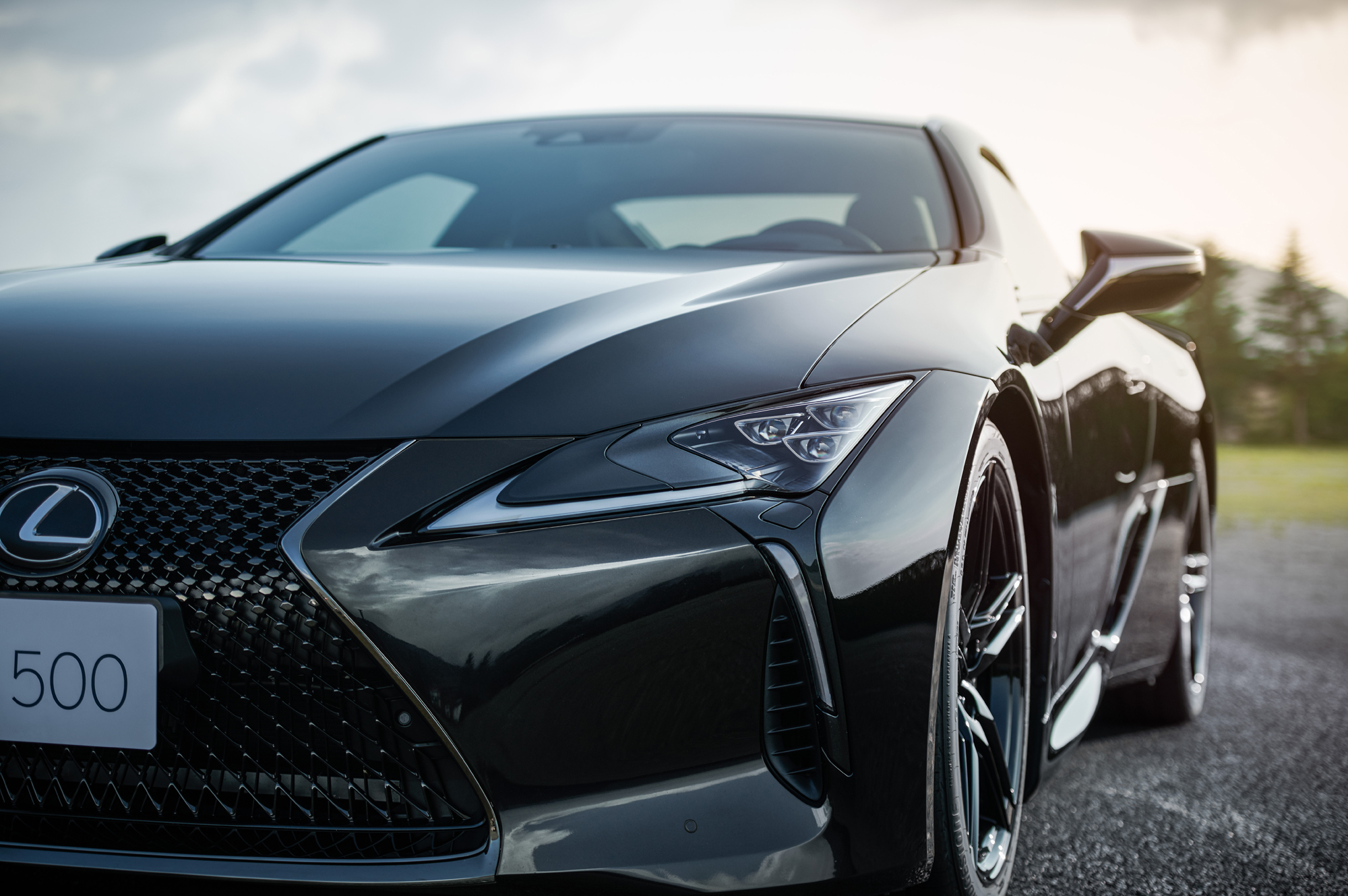 Lexus LC Aviation и RC Emotional Ash поступили в продажу в Японии — ДРАЙВ