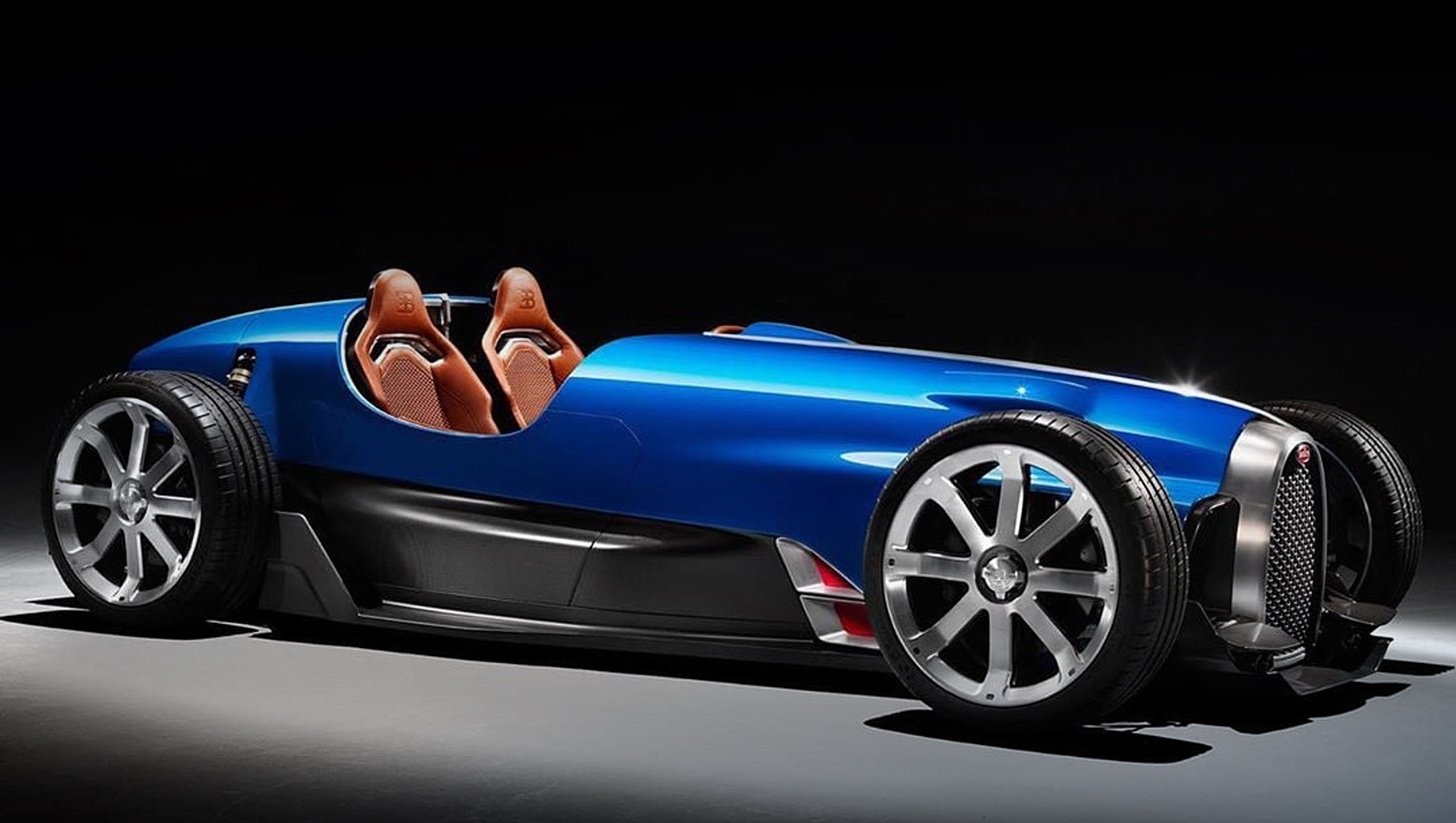 Bugatti type 35,Bugatti type 35 d. Главная задача дизайнеров студии состояла в том, чтобы сохранить узнаваемость оригинального родстера. У концепта открыты колёса и элементы подвески, а форма решётки радиатора повторяет таковую у настоящего Bugatti. А вот пропорции новые — машина заметно длиннее и ниже.