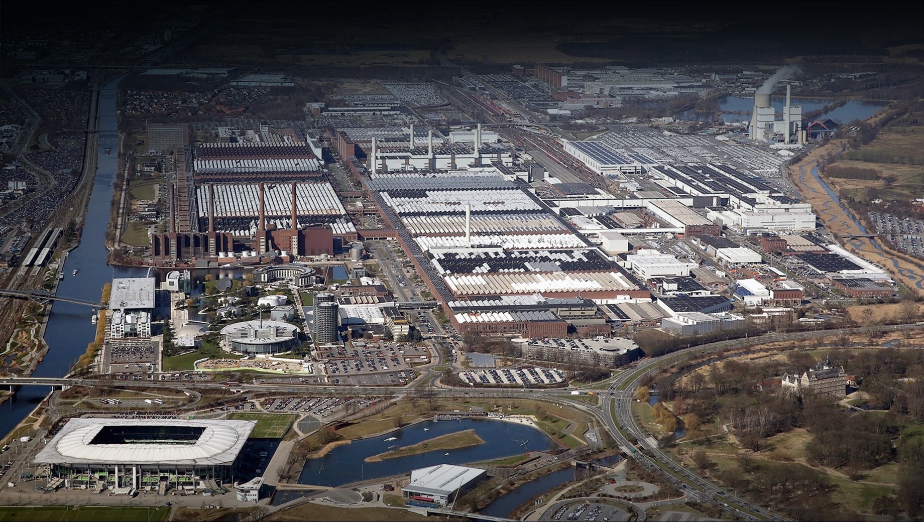 Современные заводы в европе. Завод компании «volkswagen» в городе вольфсбург (volkswagen’s wolfsburg plant). Заводы в европе фото. Большой завод. Федерал могул.