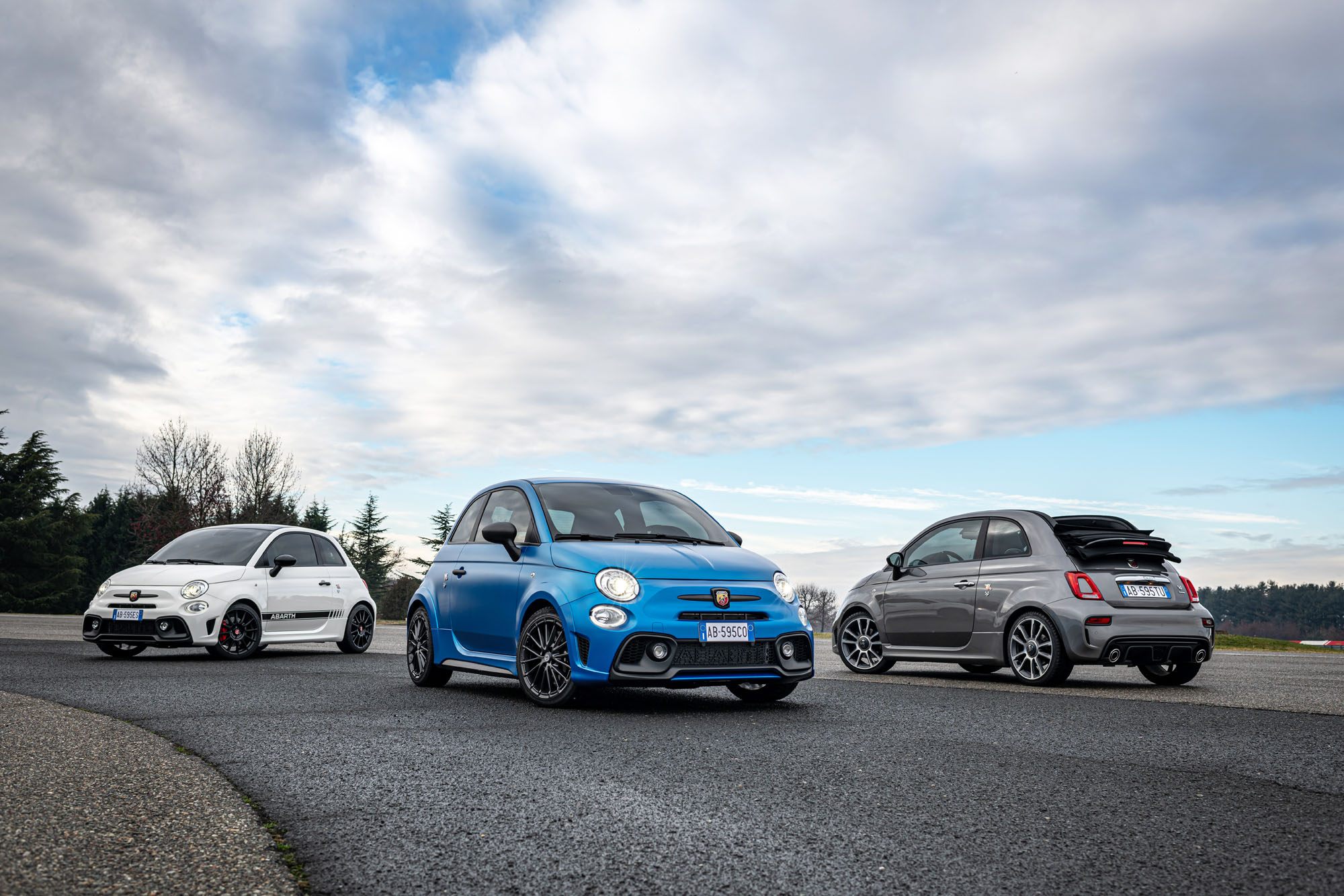 Хот-хэтч Abarth 595 обзавелся двумя спецверсиями — Авторевю