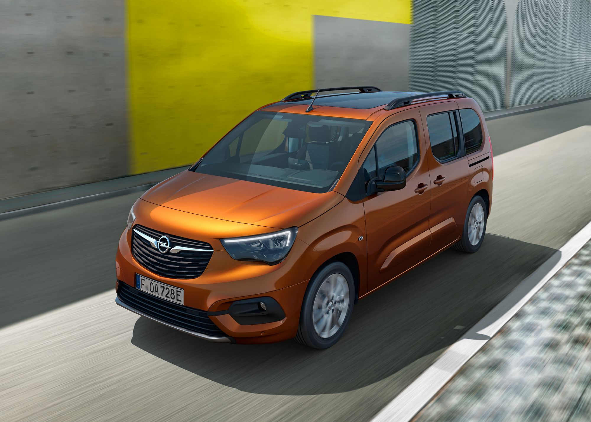 Opel Combo-e обзавёлся пассажирской версией Life — ДРАЙВ