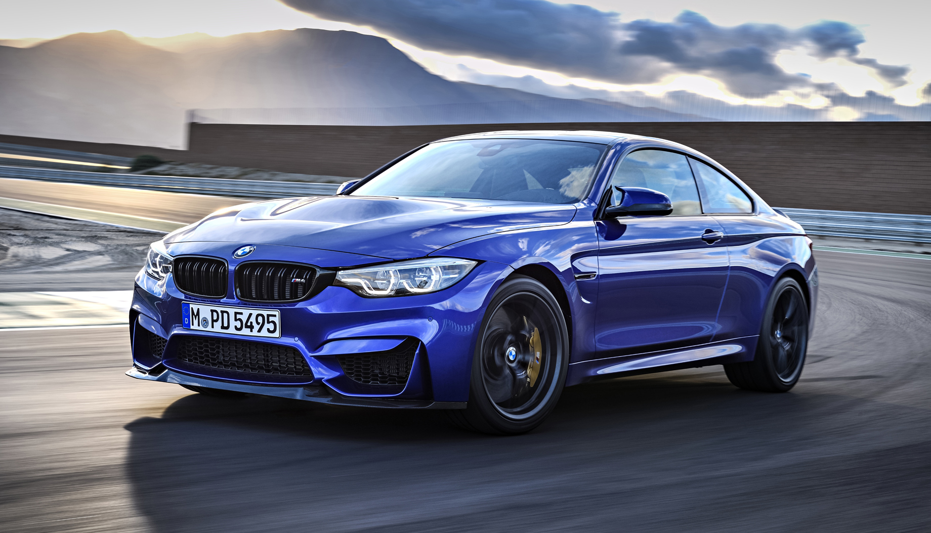 Лимитированное купе BMW M4 CSL появится в следующем году — DRIVE2