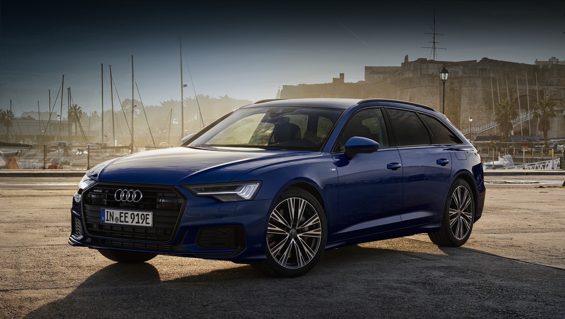 Фирма Audi добавила новый гибрид и обновила прежние