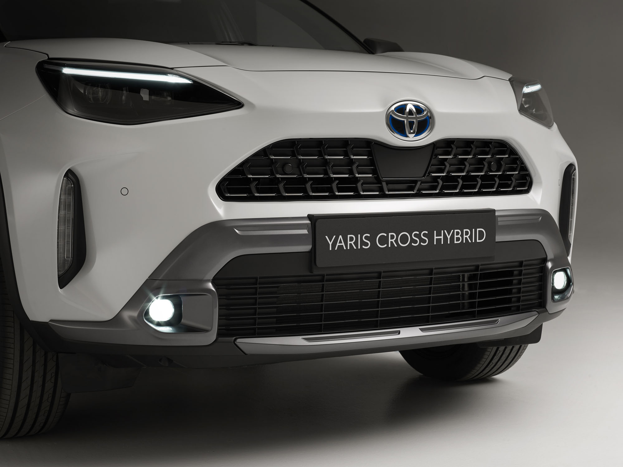 Дебютировали собратья Toyota Yaris Cross Adventure и Premiere — ДРАЙВ