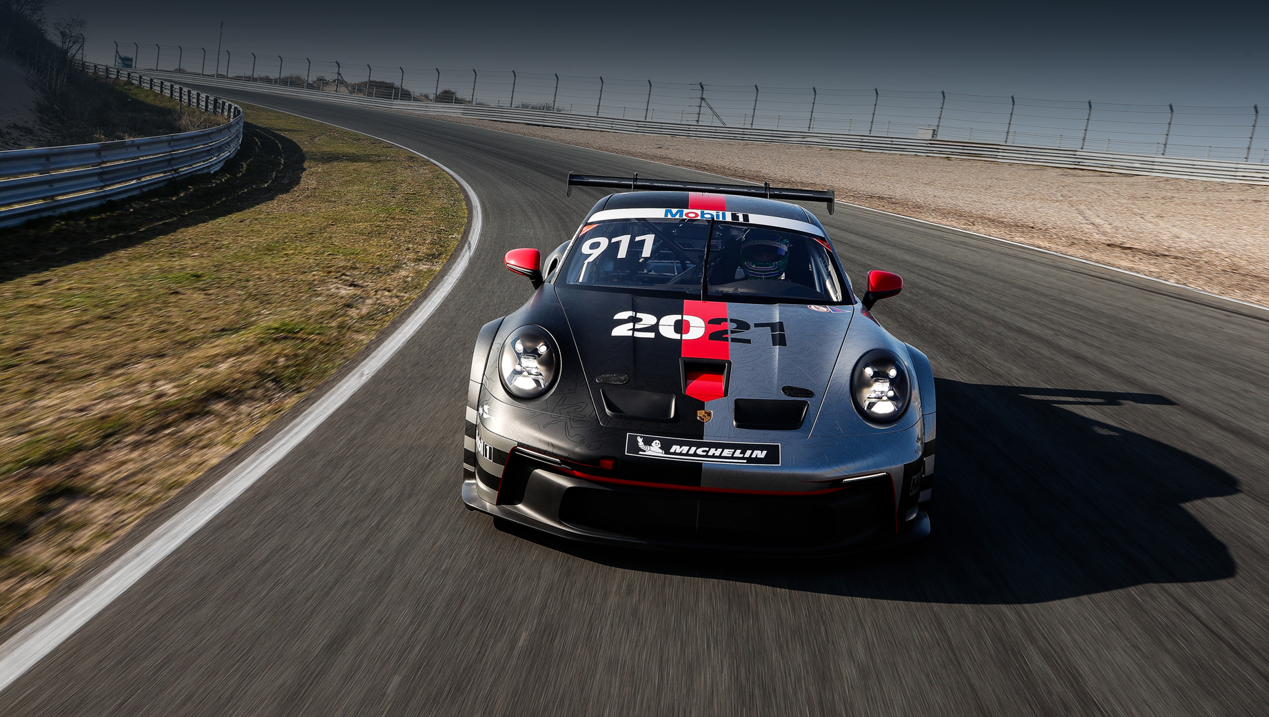 Porsche применит низкоуглеродное синтетическое топливо в Суперкубке
