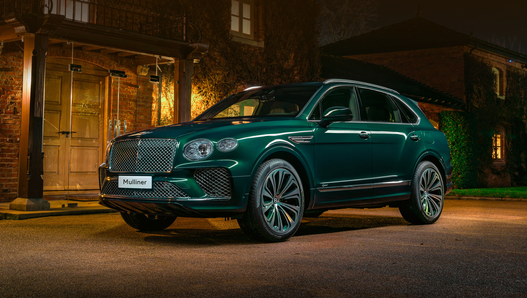 Кроссовер Bentley Bentayga Hybrid зазеленел в ателье Mulliner