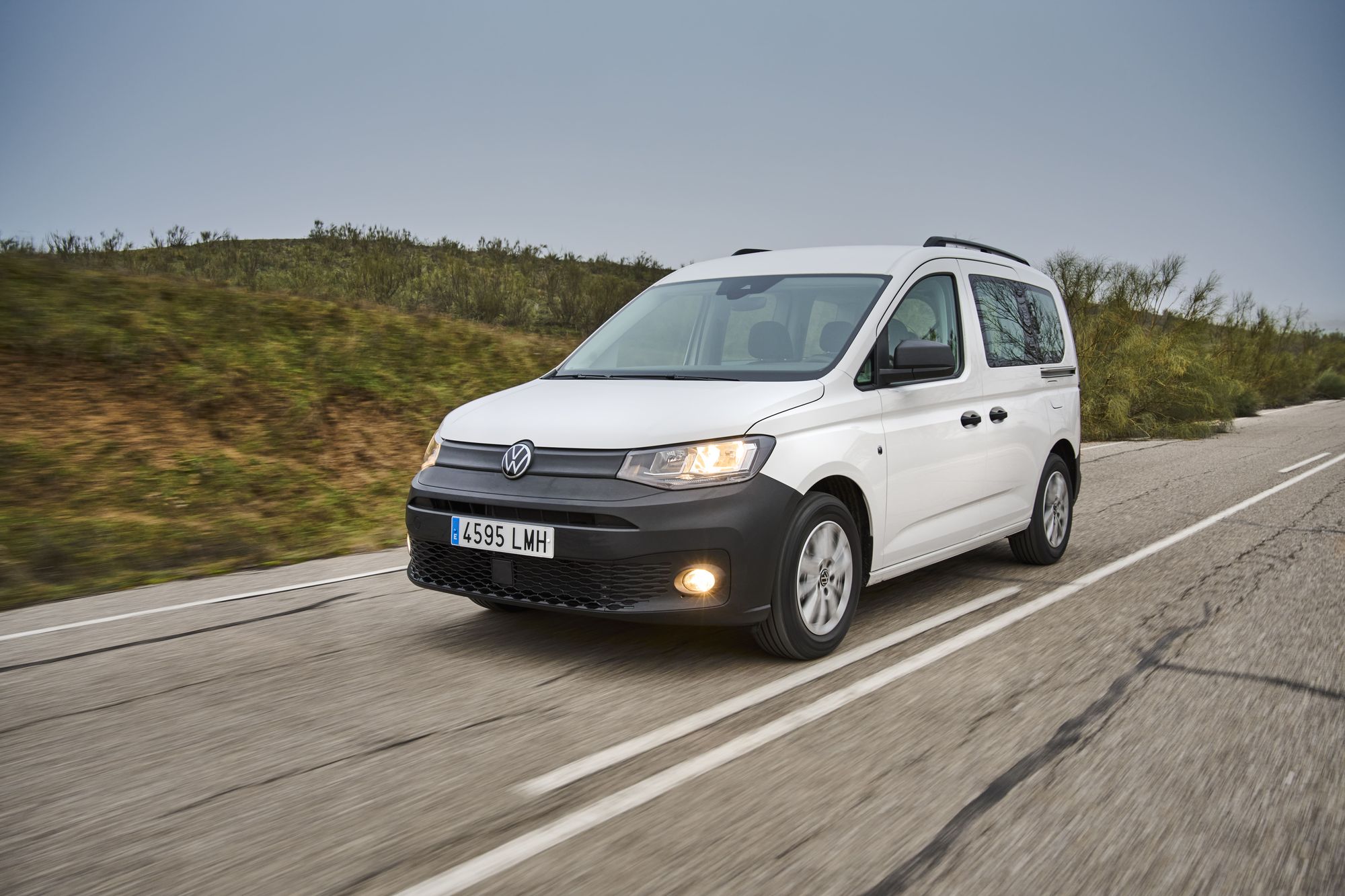 Volkswagen Caddy 2 х местная удлиненная