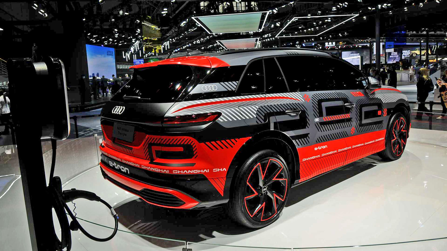 Audi concept Shanghai анонсировал трёхрядный электрокар