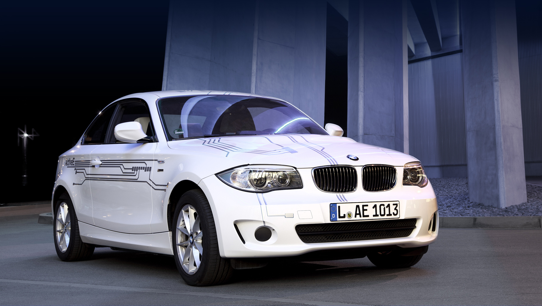 Купе BMW iM2 проложит дорогу электрическим «эмкам»