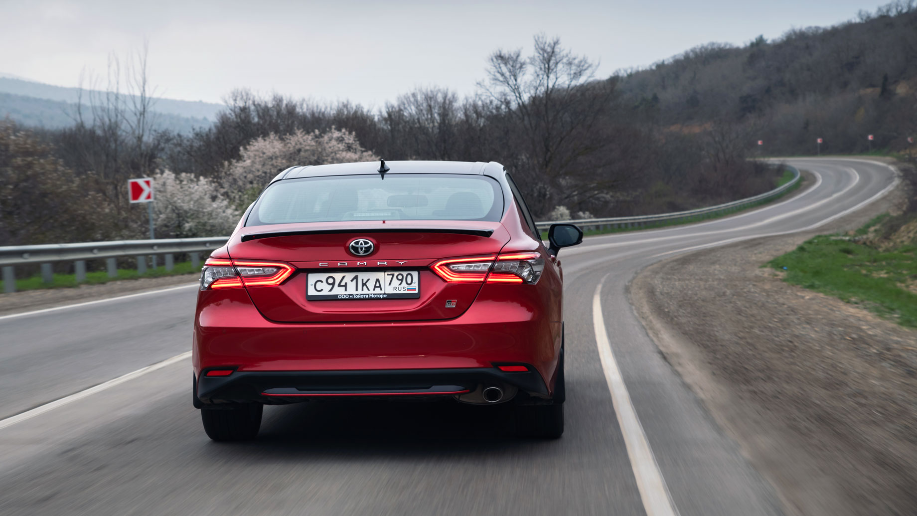 Выделяем базовый среди обновлённых седанов Camry — ДРАЙВ