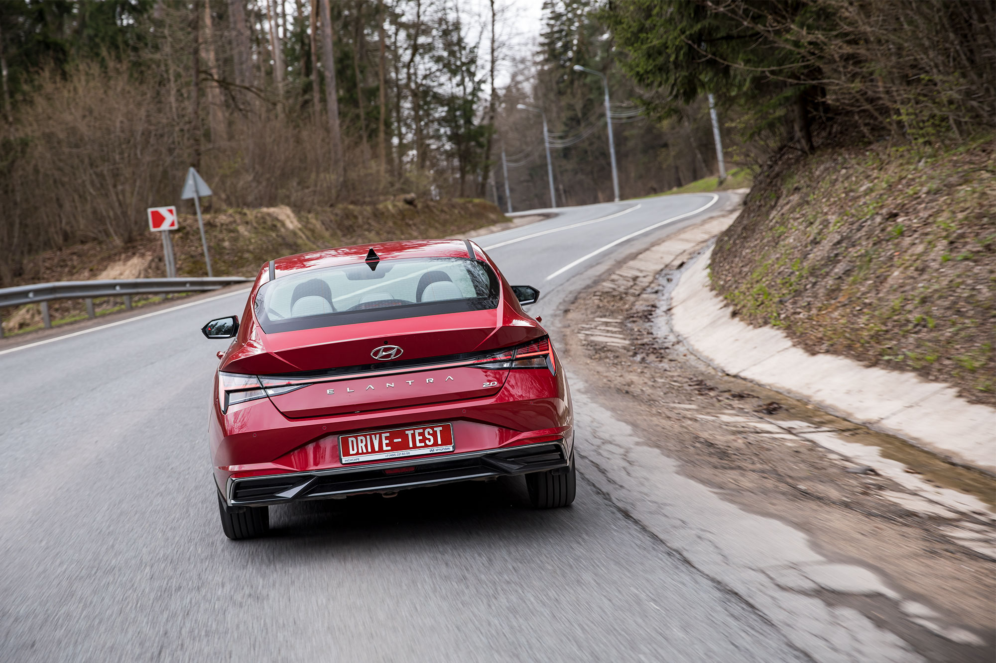 Выбираем из седана Hyundai Elantra и лифтбека Skoda Octavia — ДРАЙВ