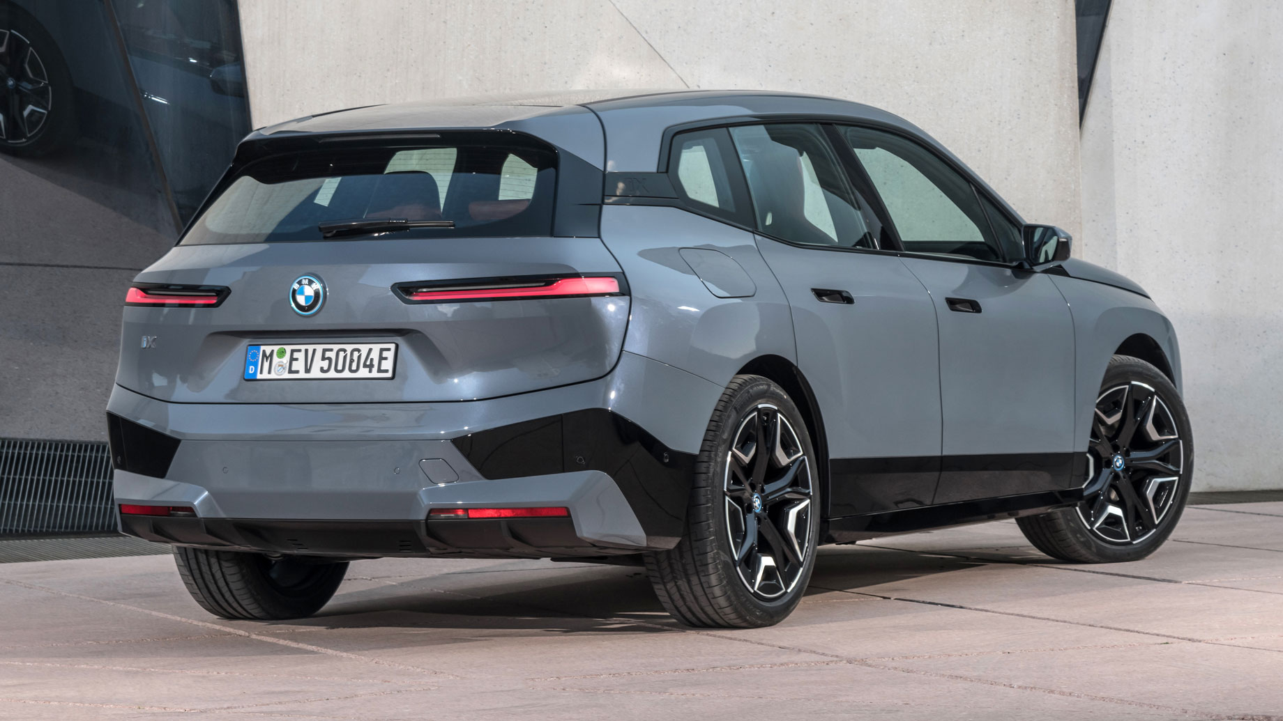 Батарейный паркетник BMW iX xDrive50 оценён в рублях — DRIVE2