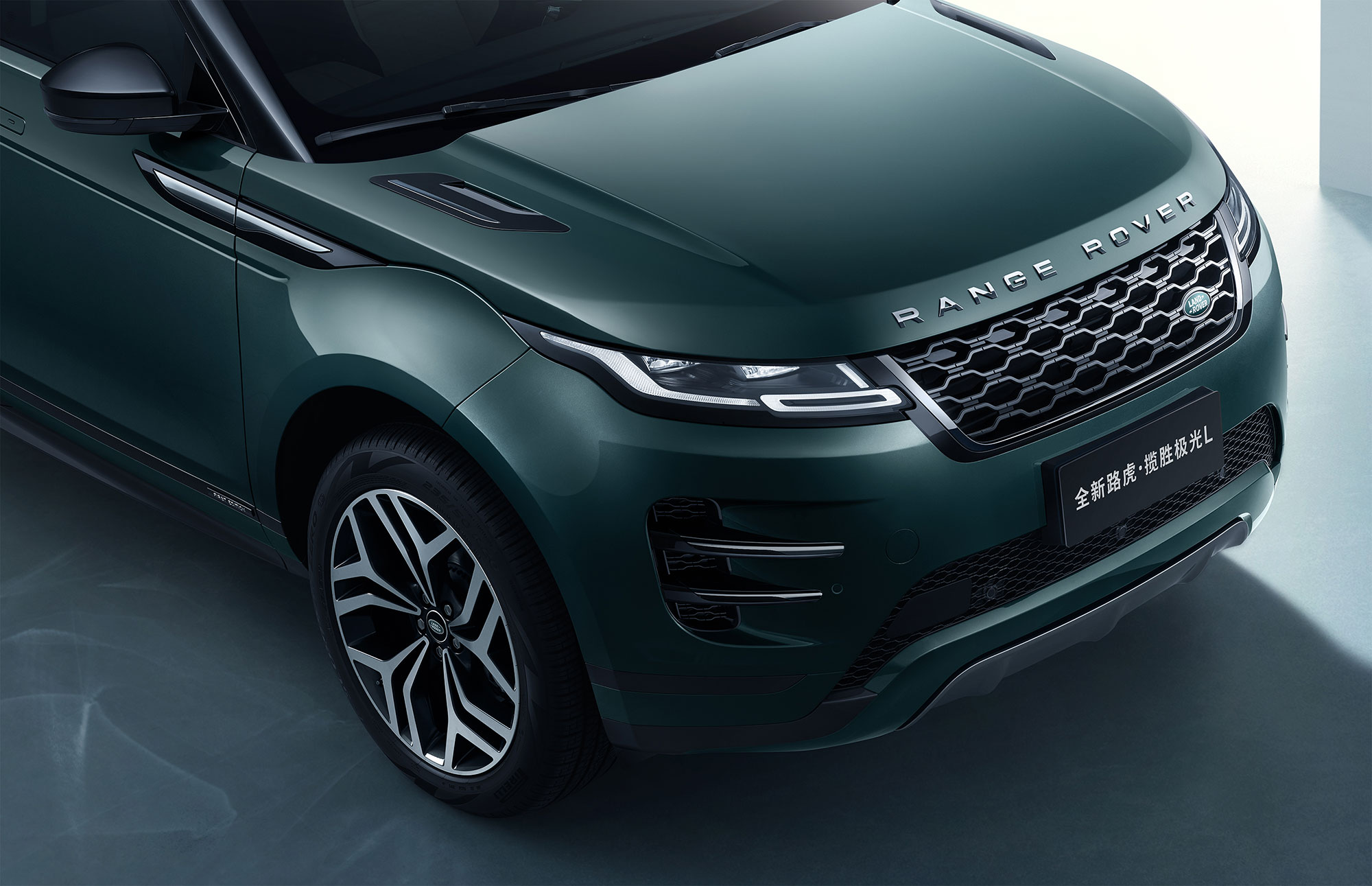 Длиннобазный Range Rover Evoque L высоко оценён в юанях — ДРАЙВ