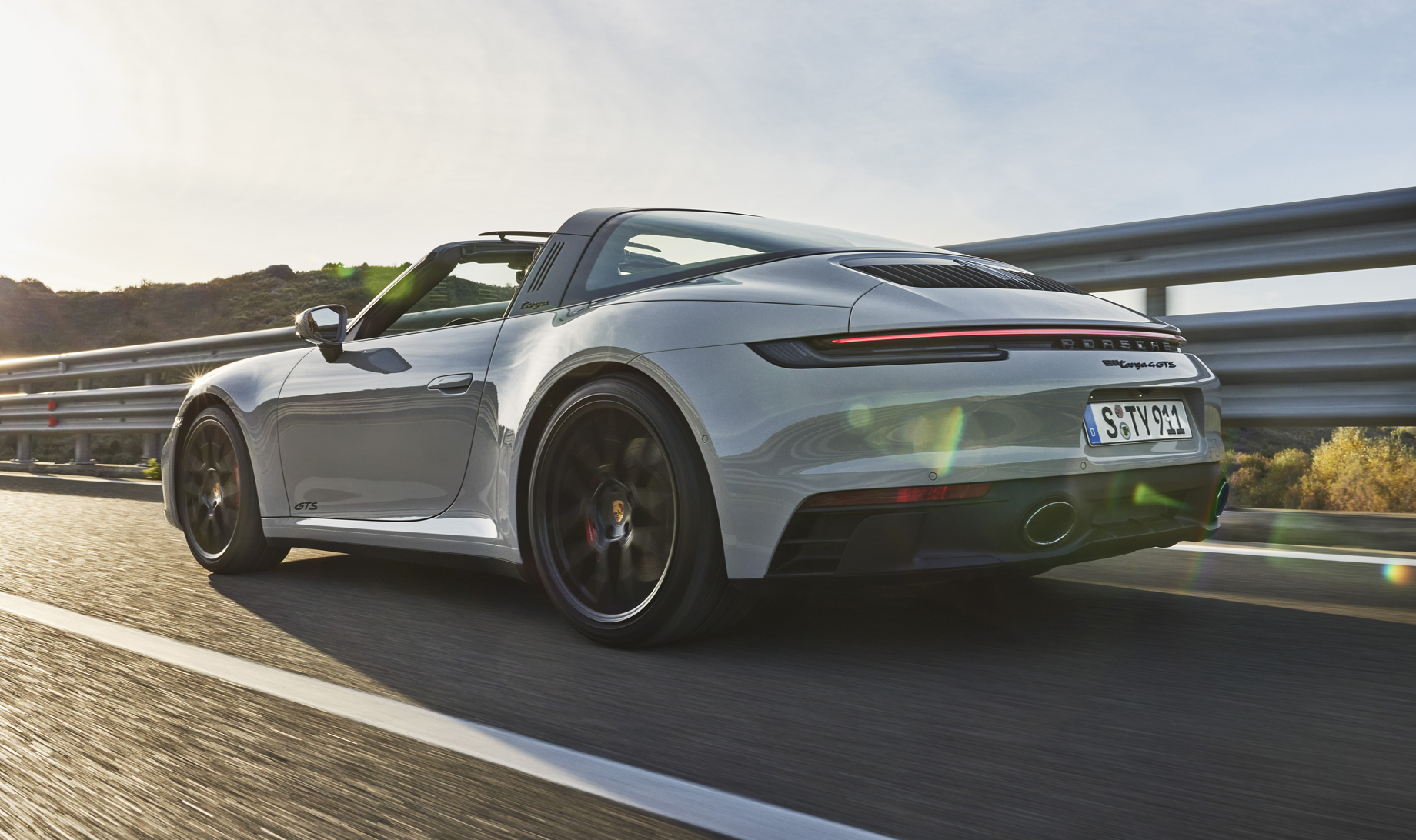 Porsche 911 GTS накачал мускулы и получил новые опции