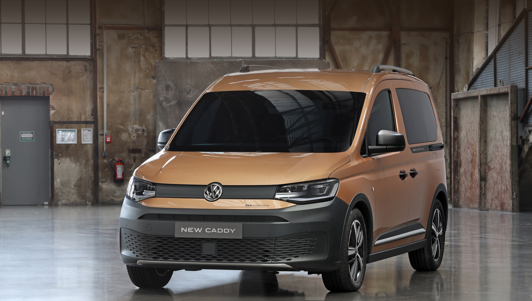 Volkswagen caddy,Volkswagen caddy panamericana. Автомобиль в такой модификации будет выпускаться только на основе Caddy со стандартной базой, но зато в пассажирской и грузовой версиях.