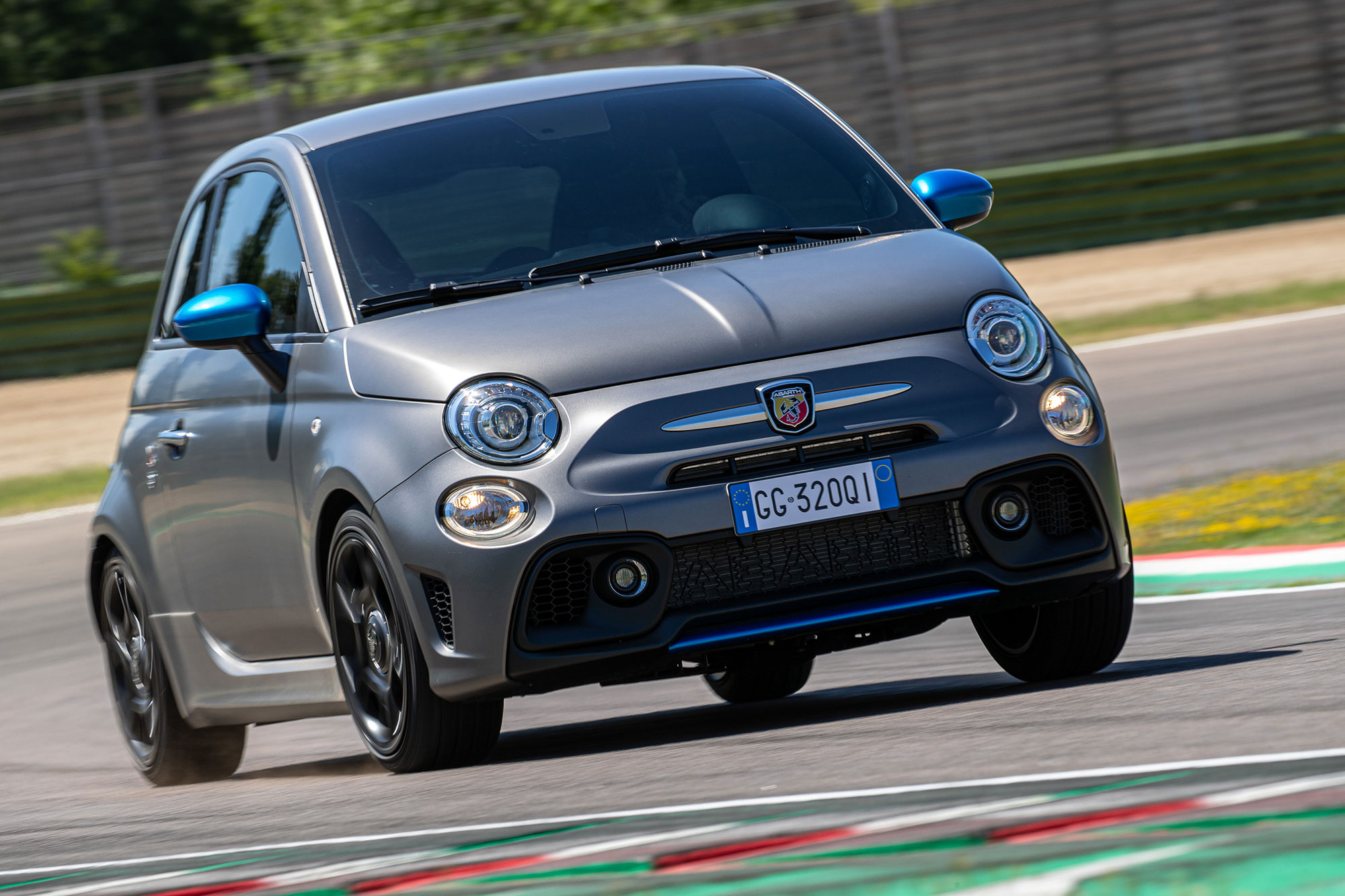 Спецверсия Abarth F595 отличилась системой выпуска — ДРАЙВ