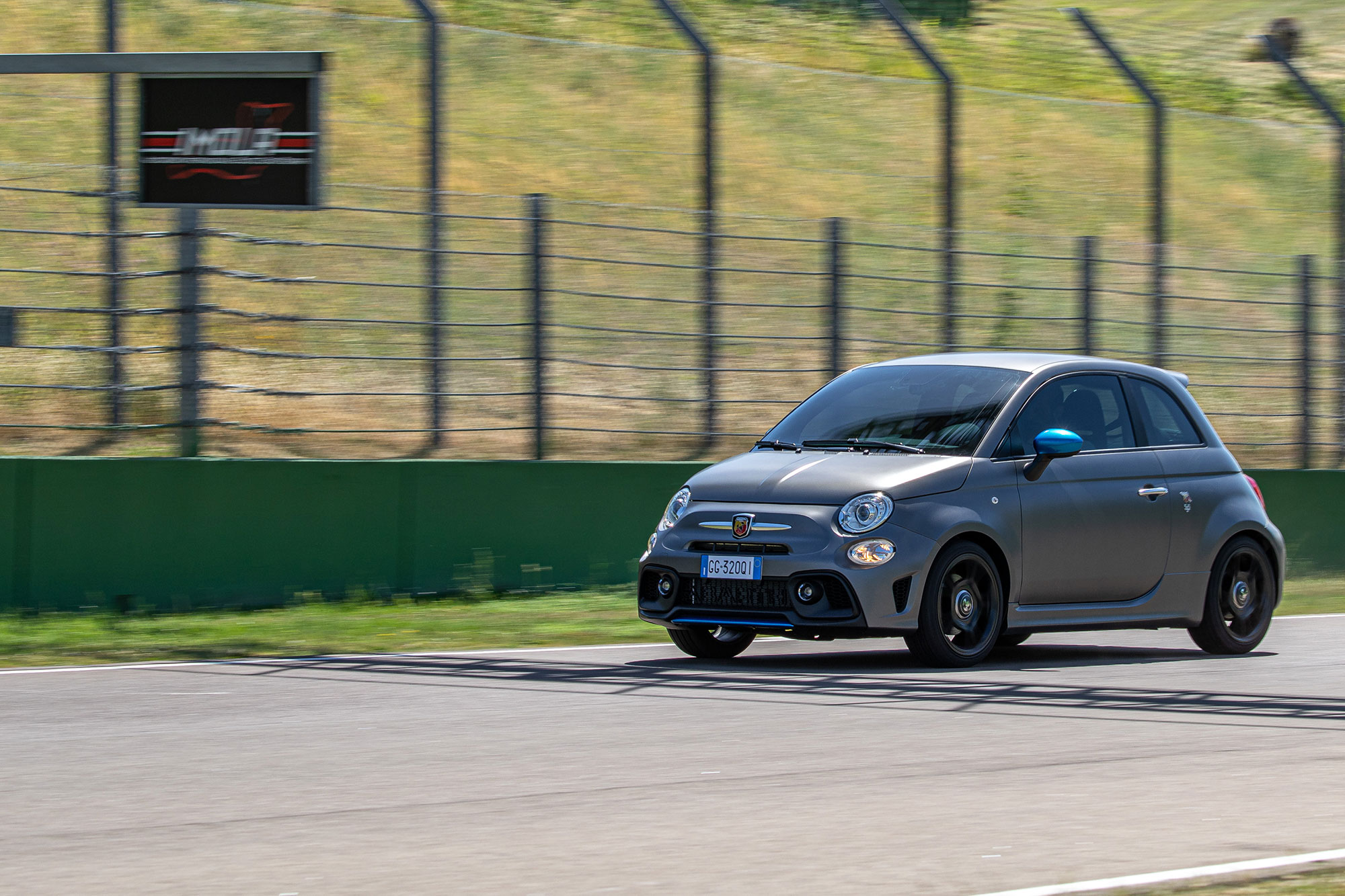 Спецверсия Abarth F595 отличилась системой выпуска — ДРАЙВ