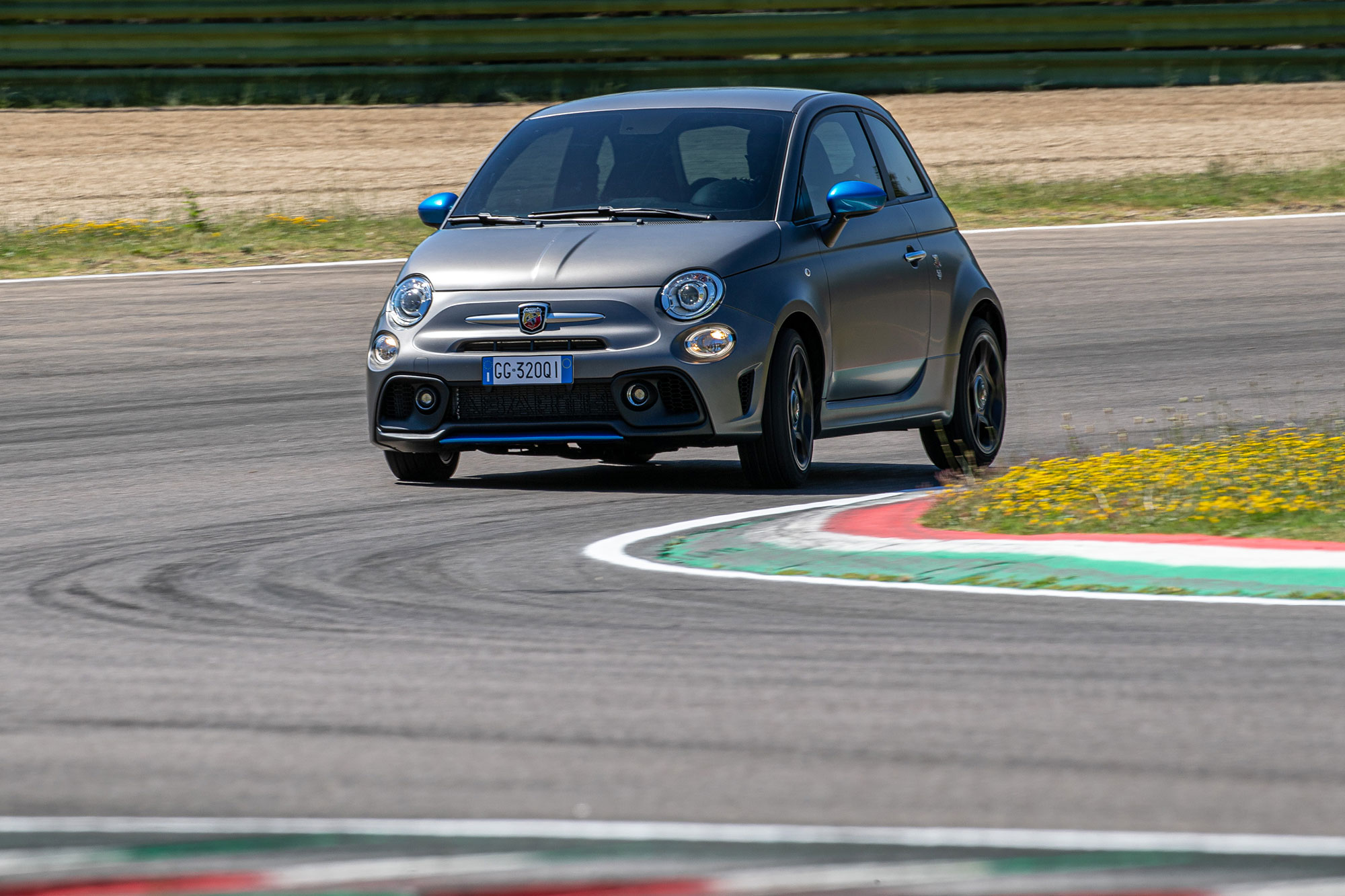 Спецверсия Abarth F595 отличилась системой выпуска — ДРАЙВ