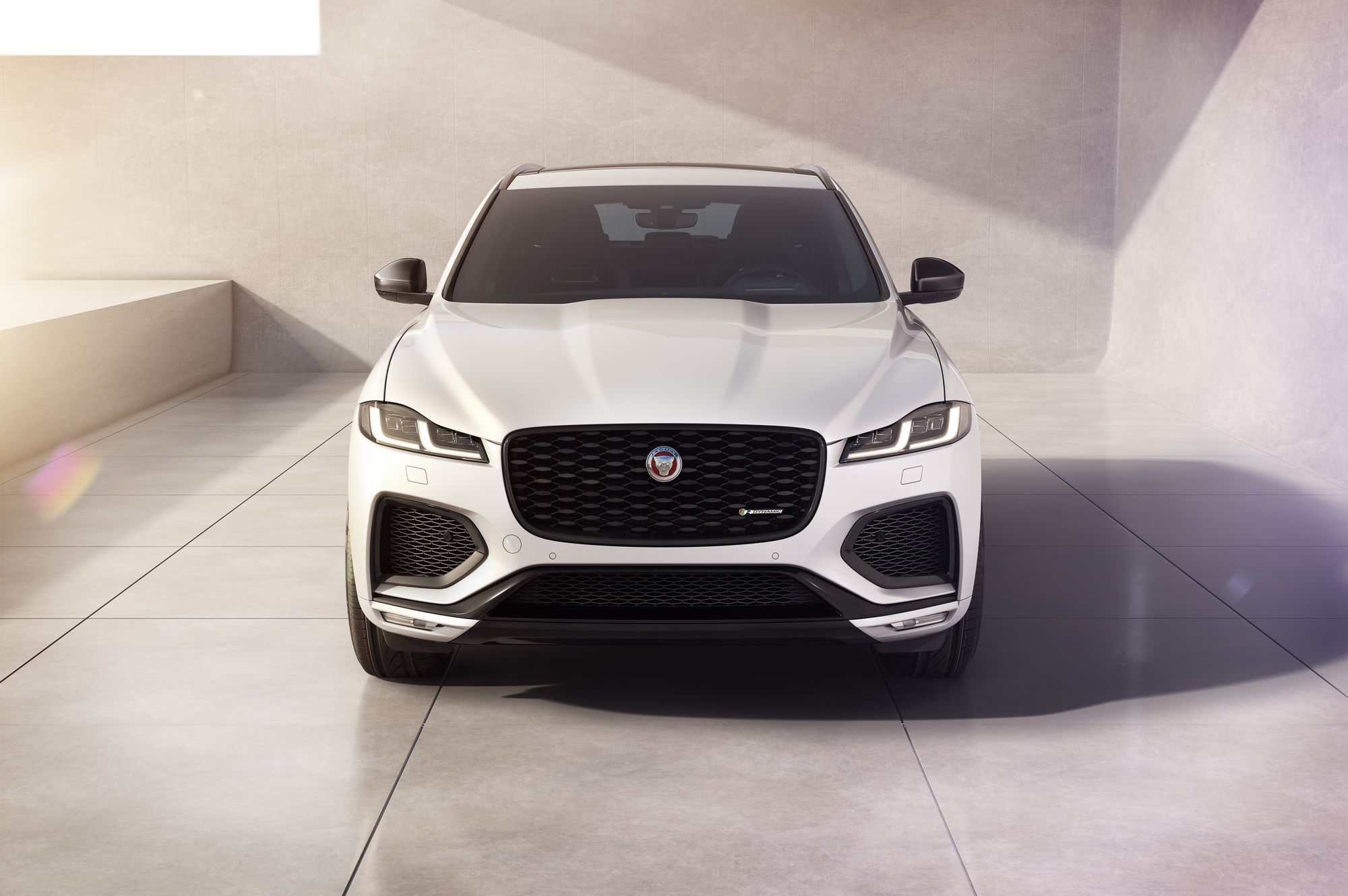 Дополнено: Jaguar F-Pace R-Dynamic Black появится в России — ДРАЙВ