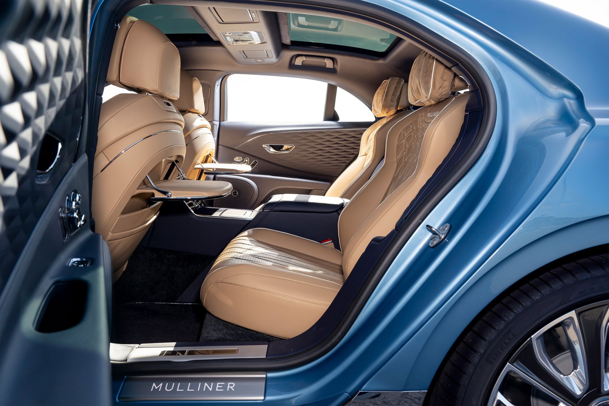 Седан Bentley Flying Spur обогатился в исполнении Mulliner — ДРАЙВ