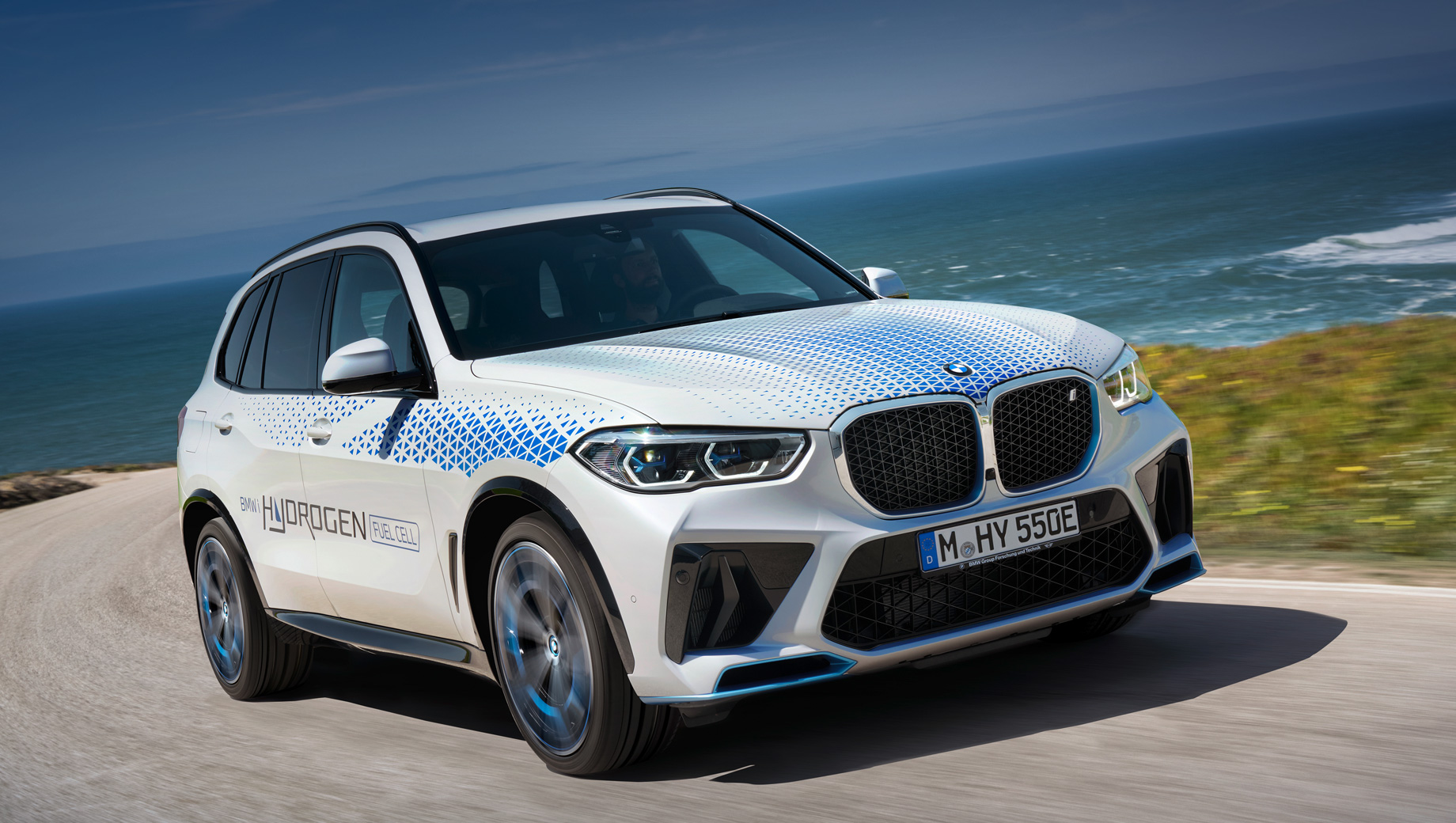 Водородный BMW iX5 Hydrogen осенью примет первых пассажиров